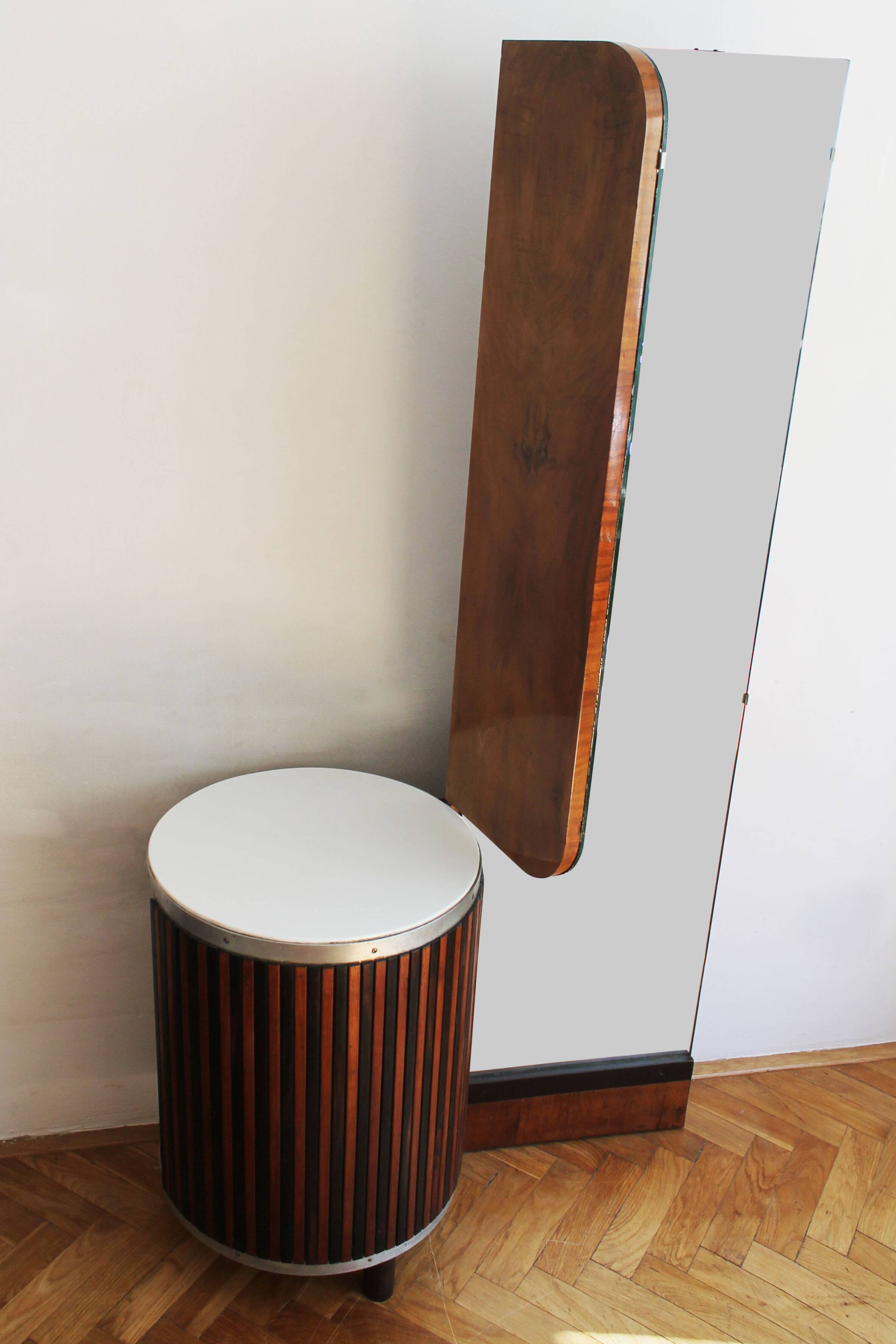 Coiffeuse des années 1930 par UP Brno