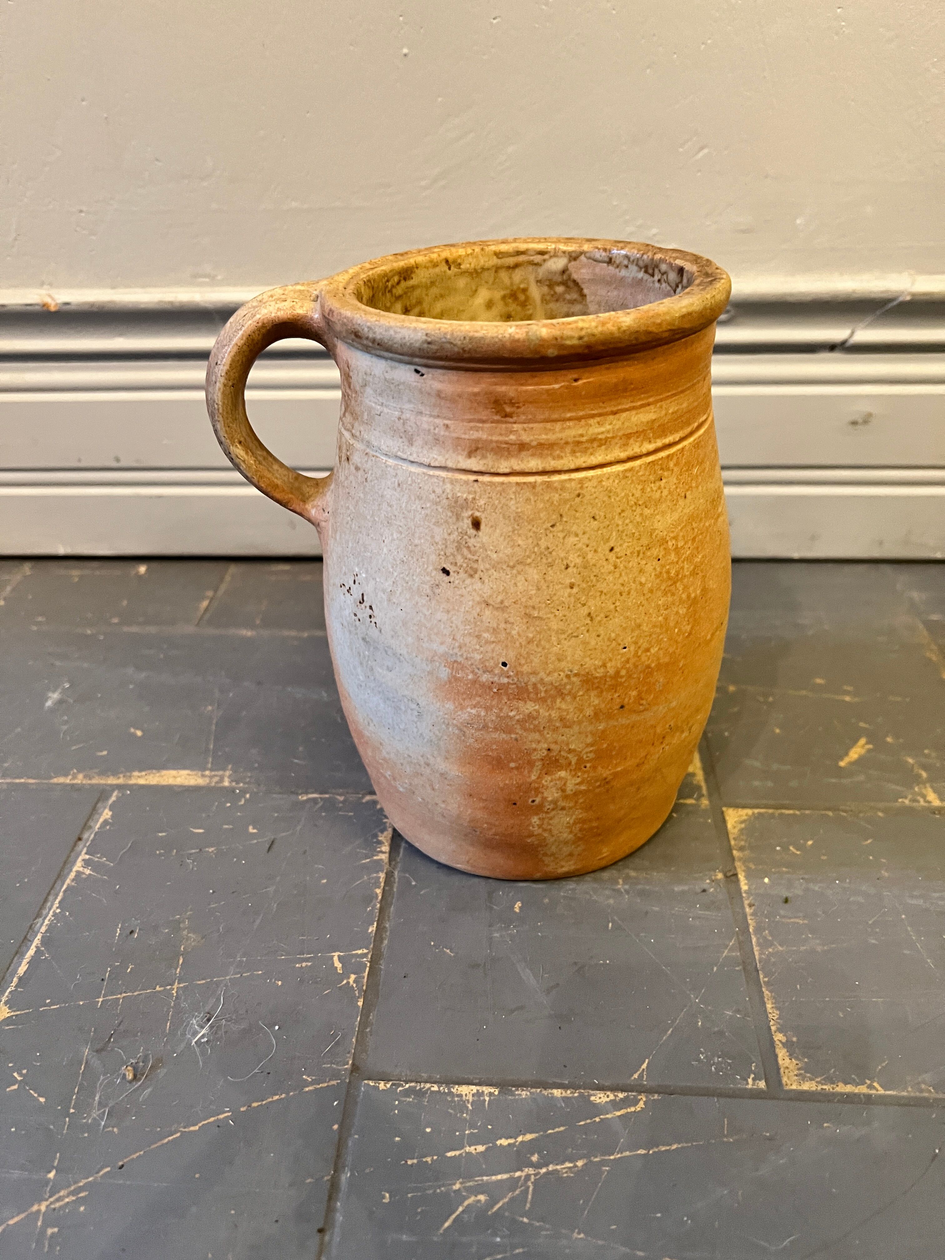 BHV - Old sandstone pitcher