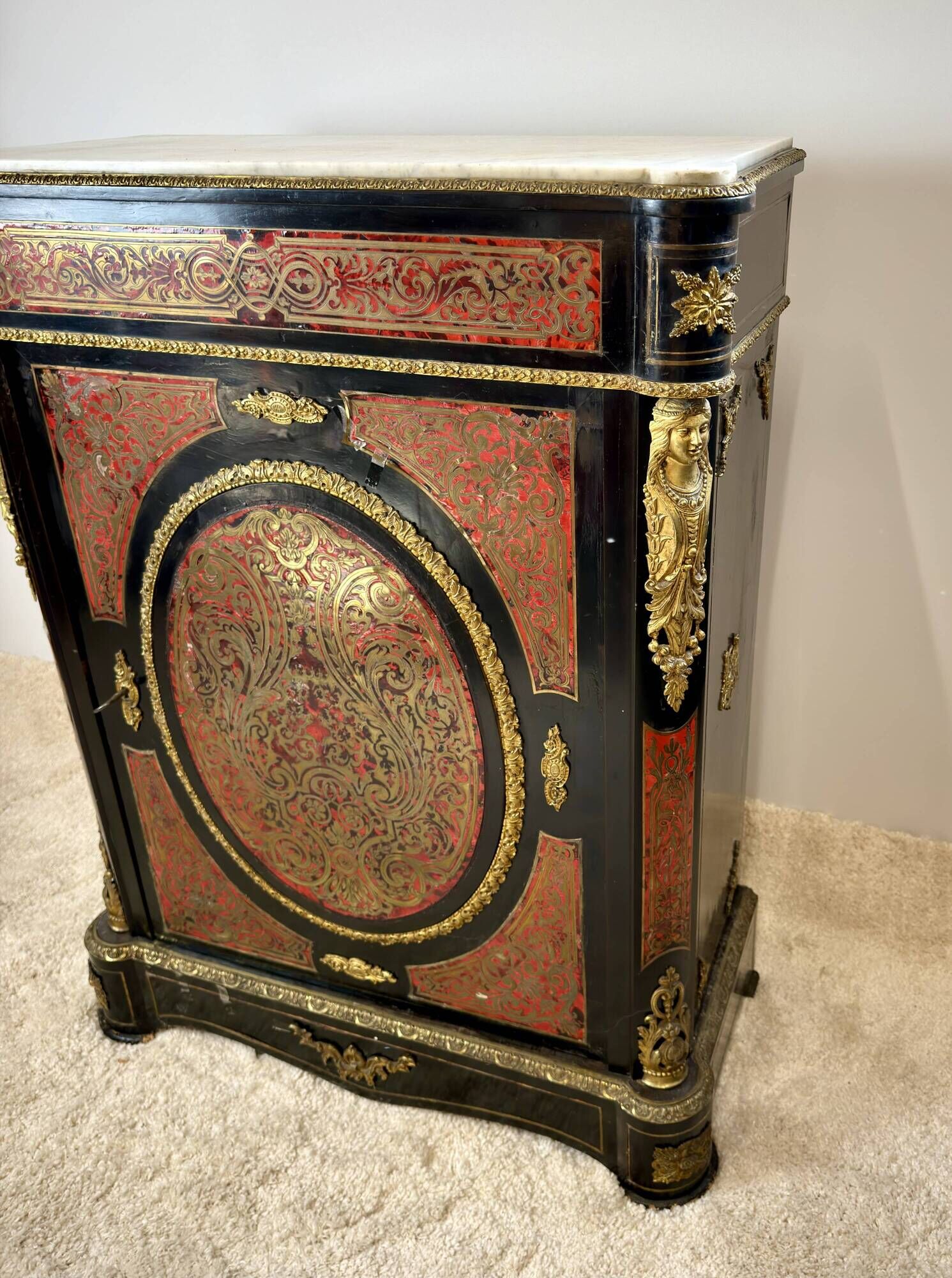 Meuble d’appui Napoléon III en marqueterie Boulle, bronze et marbre