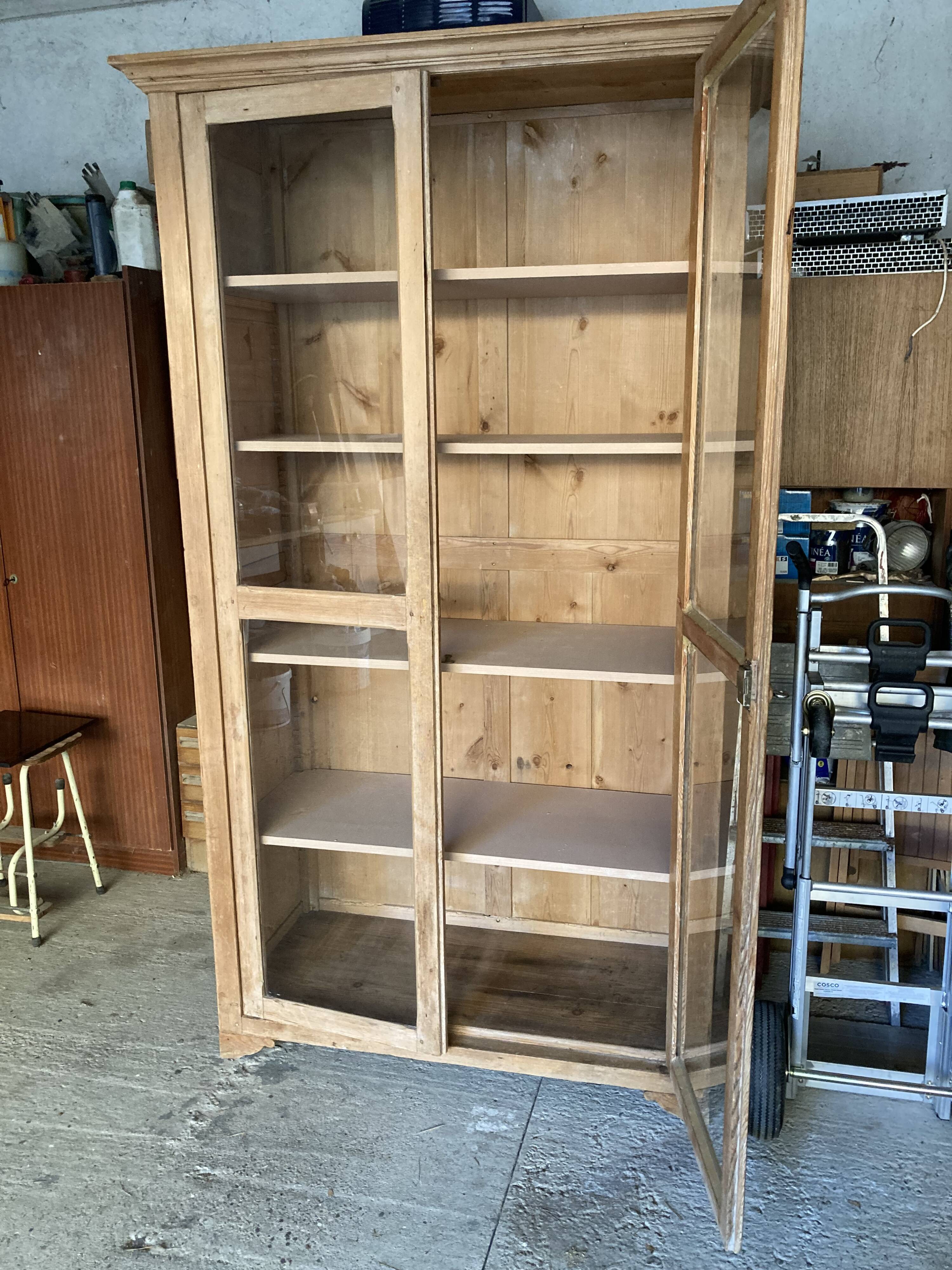 Glass cabinet