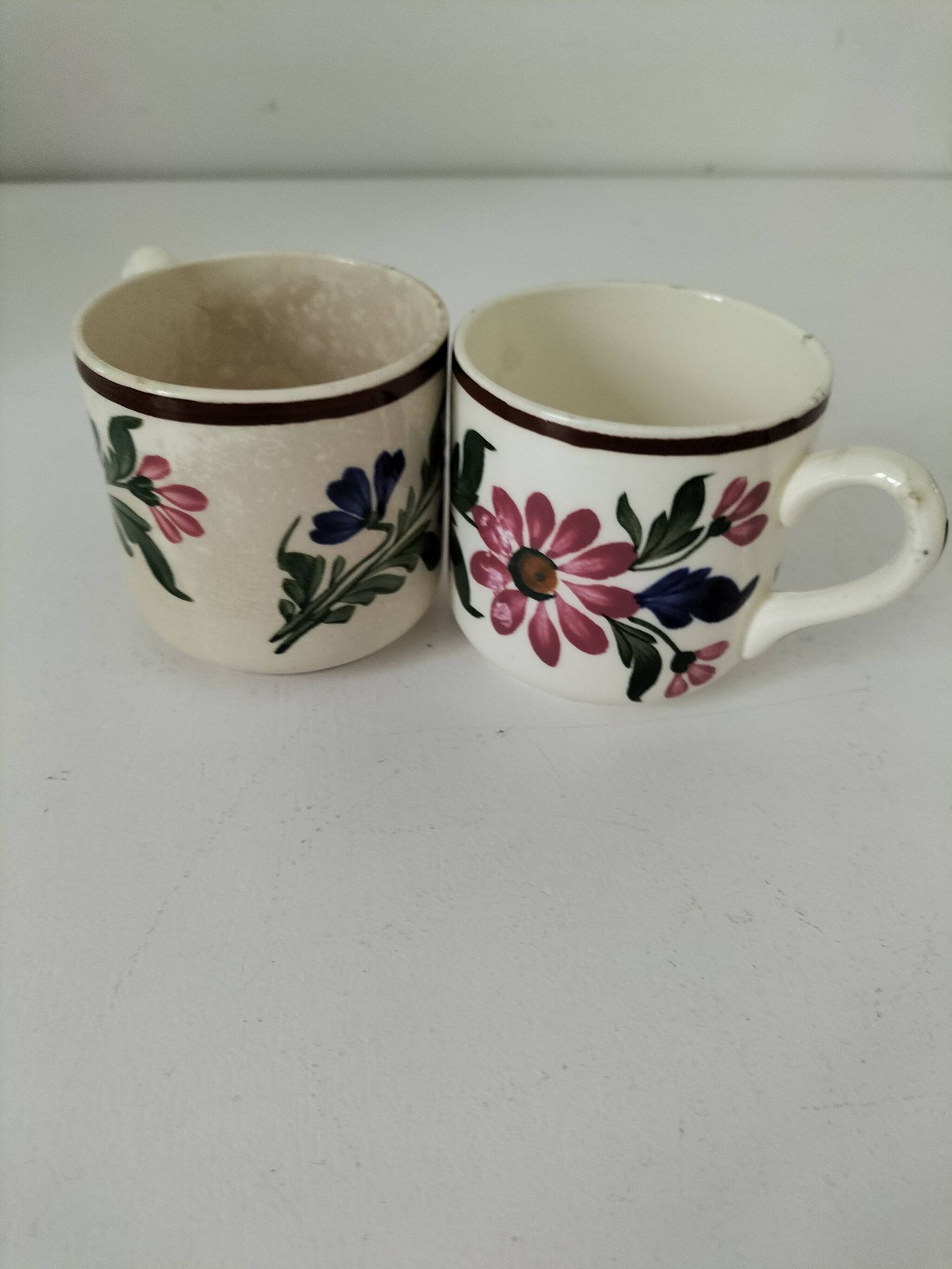 Pair of antique Saint-Amand cups – Floral decoration 4146 (1930s–50s)