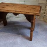 Banc en bois repose pieds