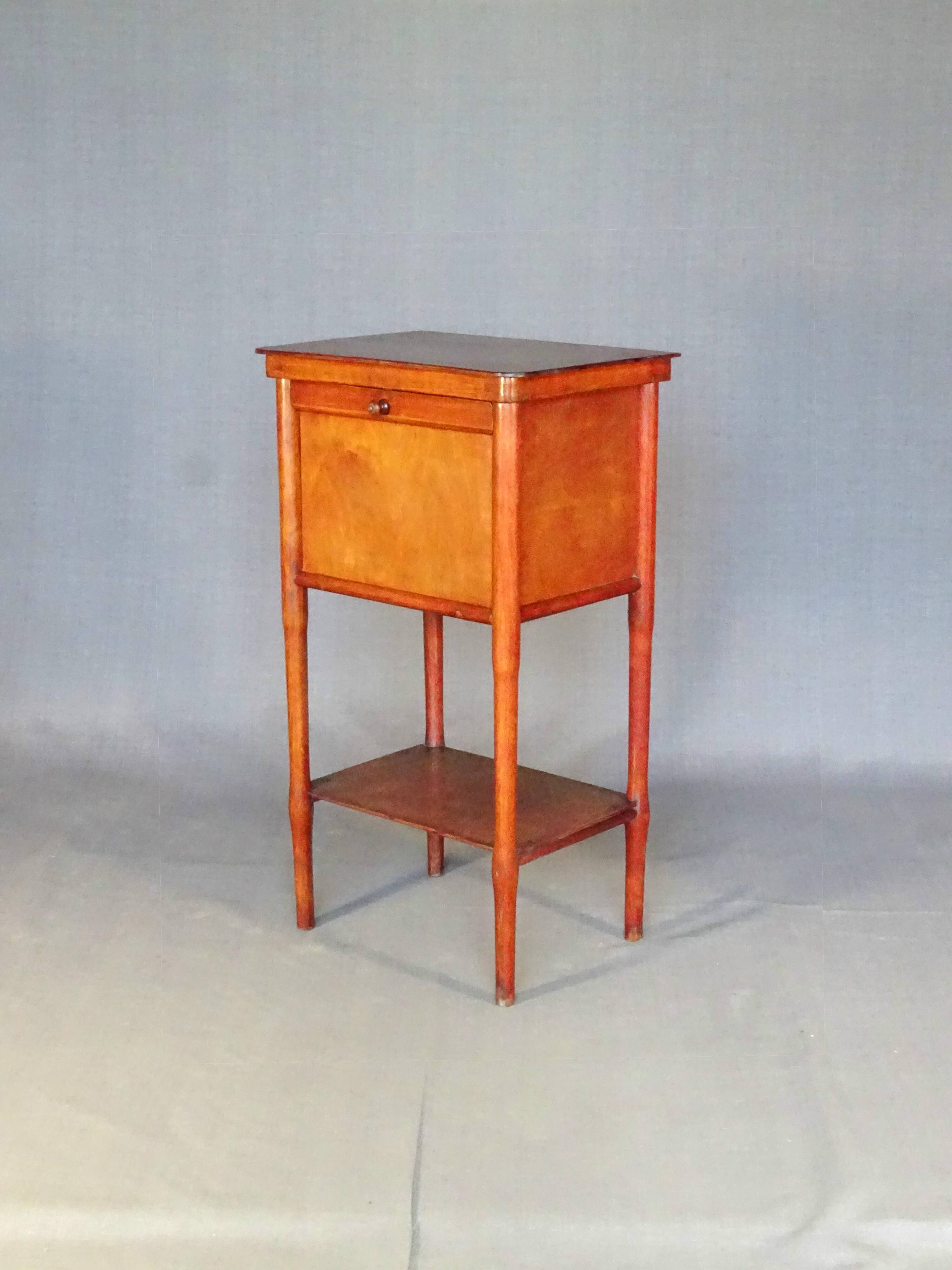 Nightstand, Fischel 1910 original condition, no Thonet.