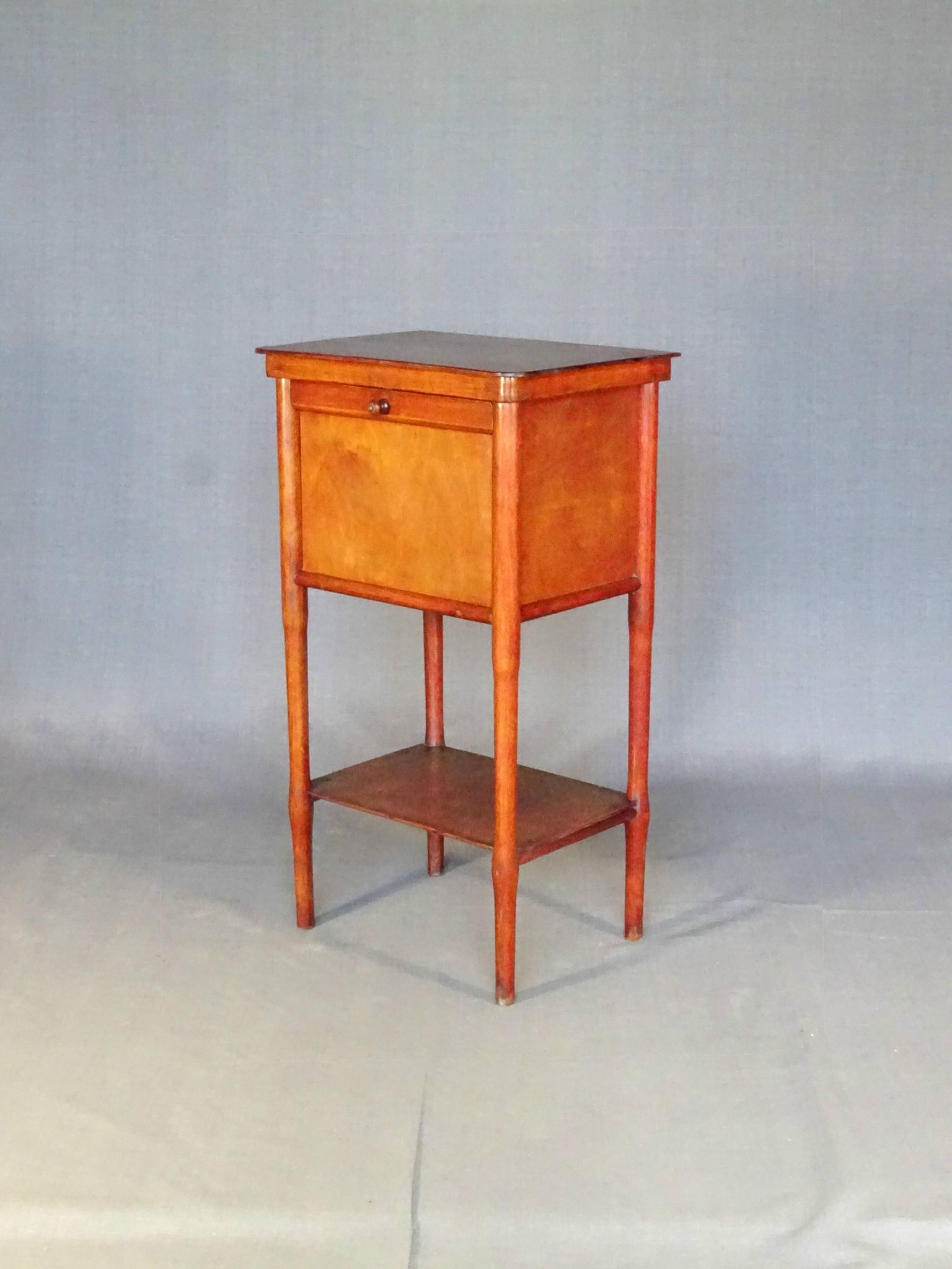 Table de nuit, Fischel 1910 état d'origine, no Thonet