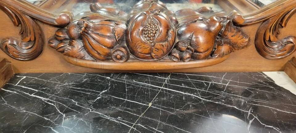 Art Deco period sideboard in blond walnut circa 1940