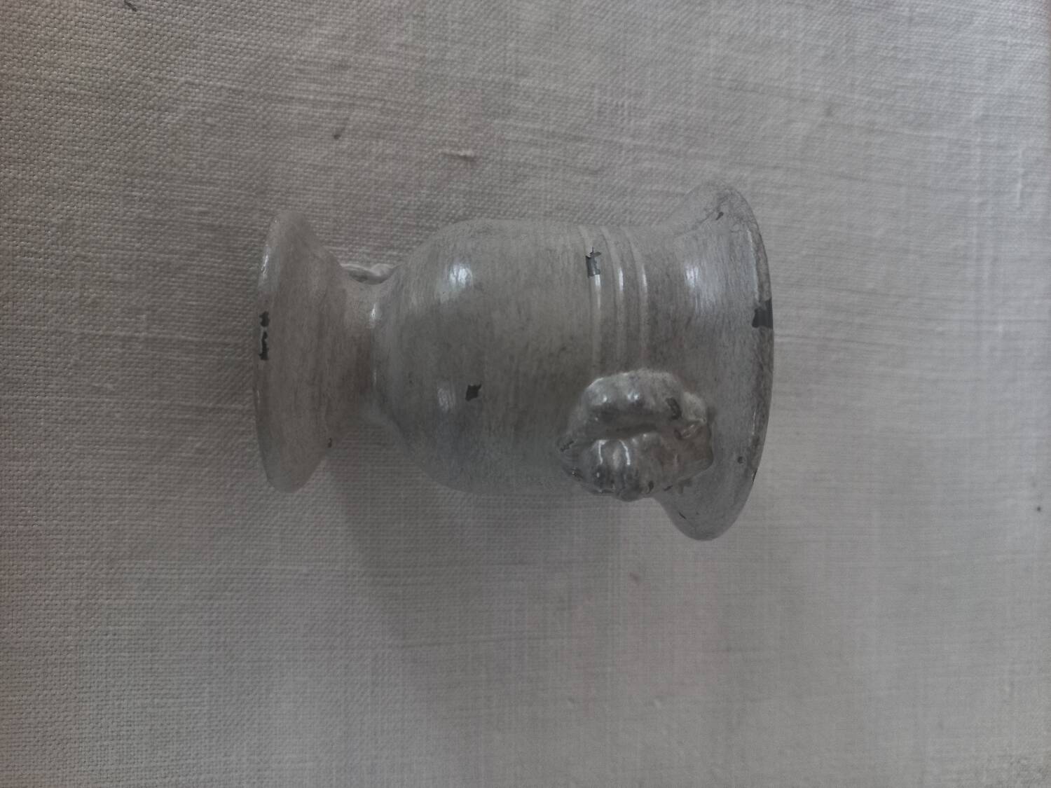 Small Medici lion head vase