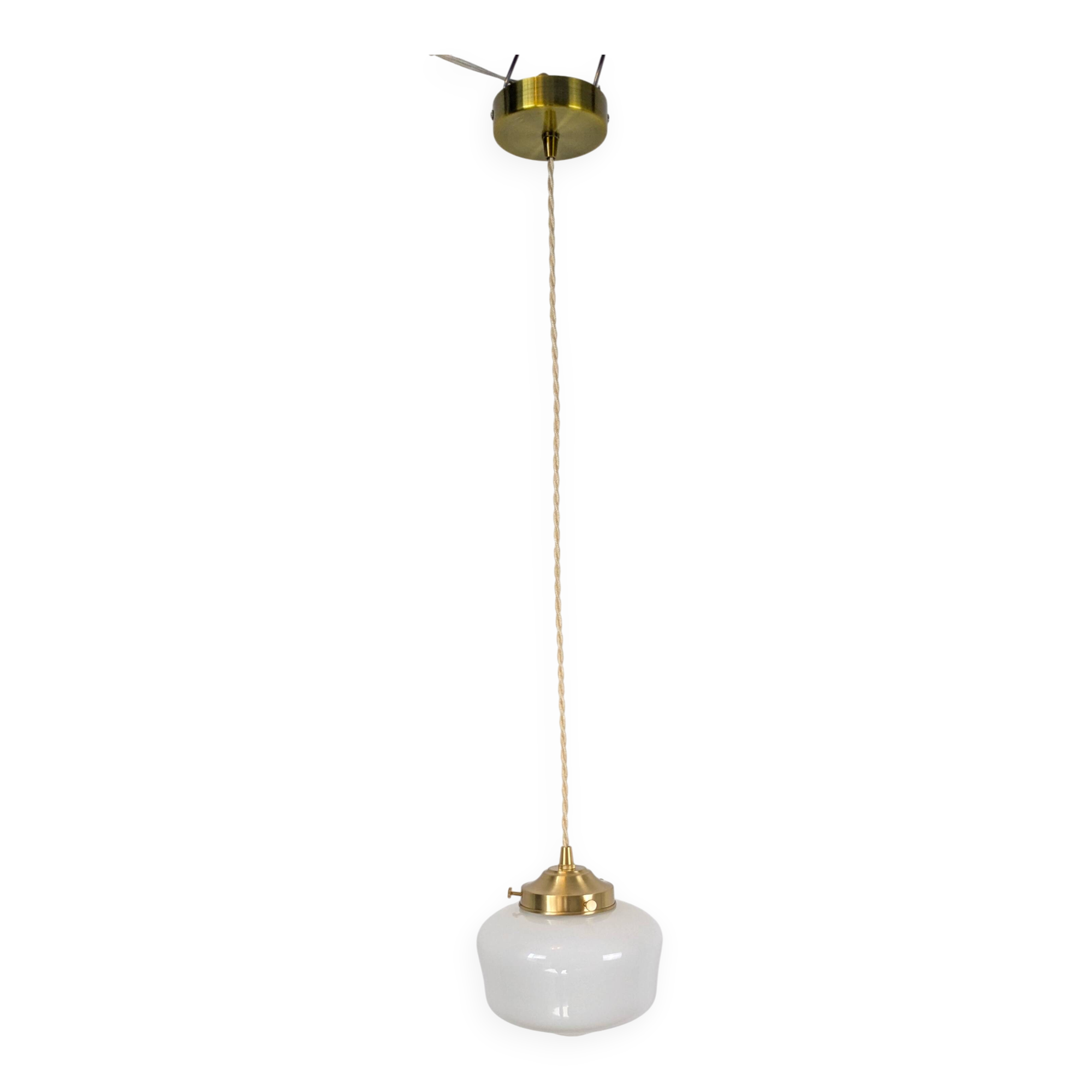 Suspension ancienne en opaline et laiton – globe vintage 15 cm