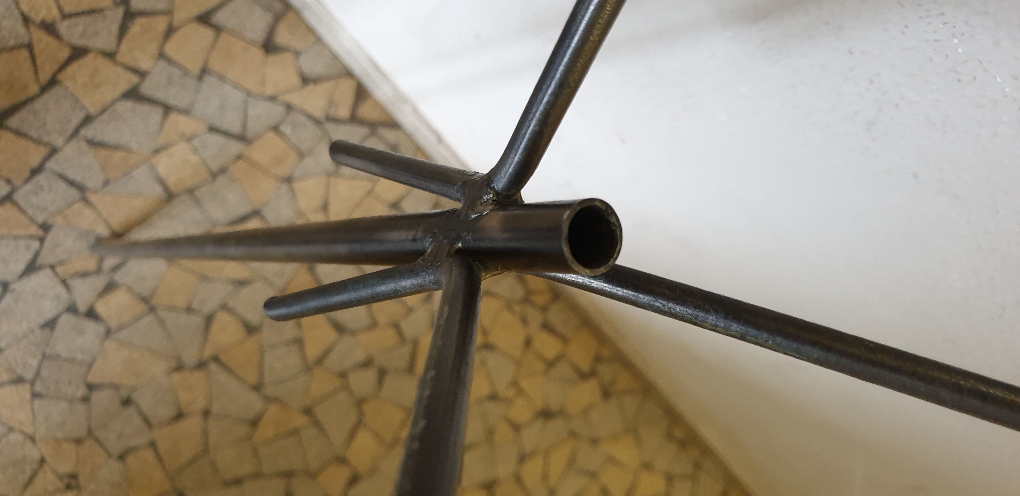 Piètement métallique tripode années 50