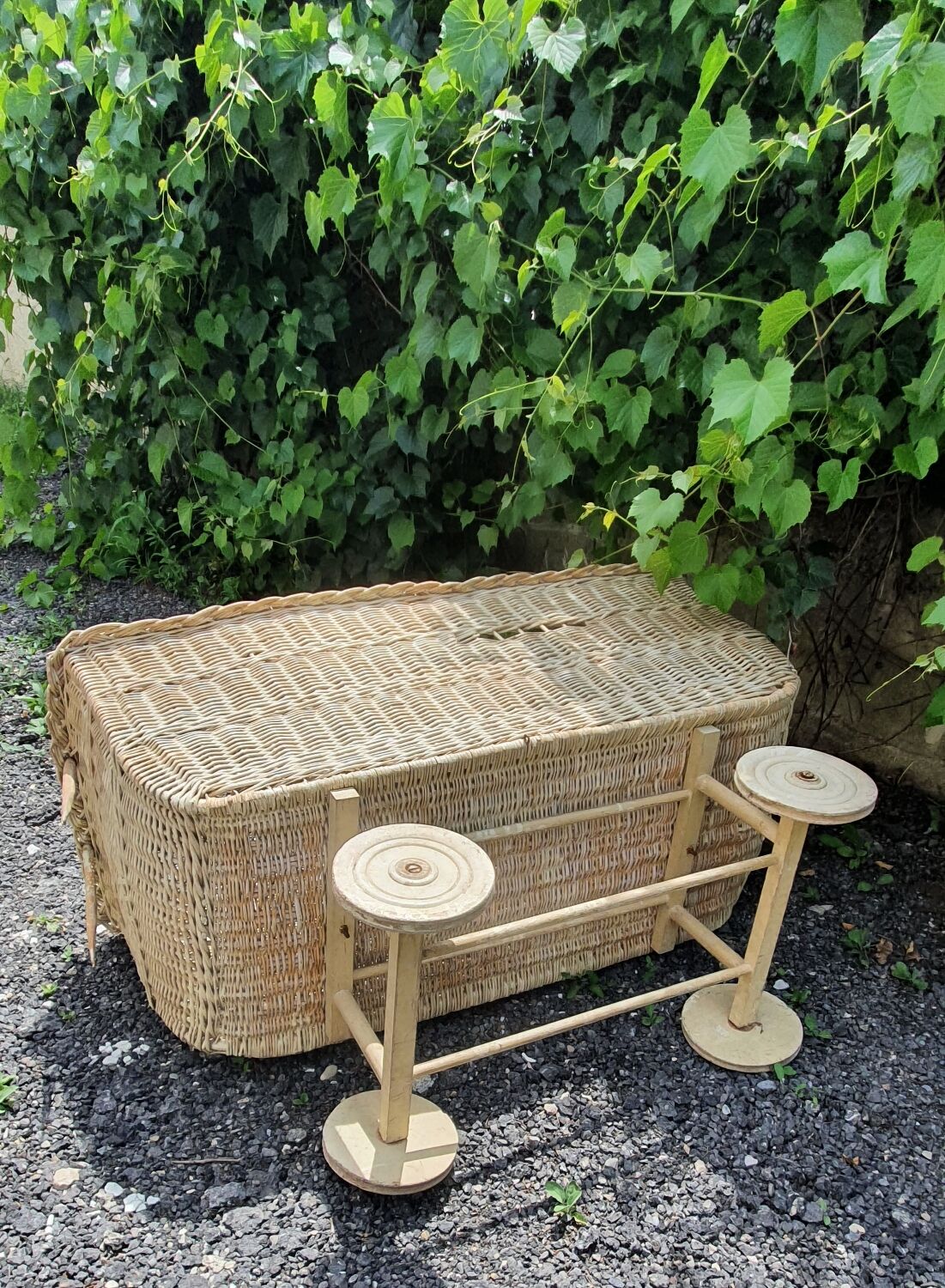 Rattan basket cradle