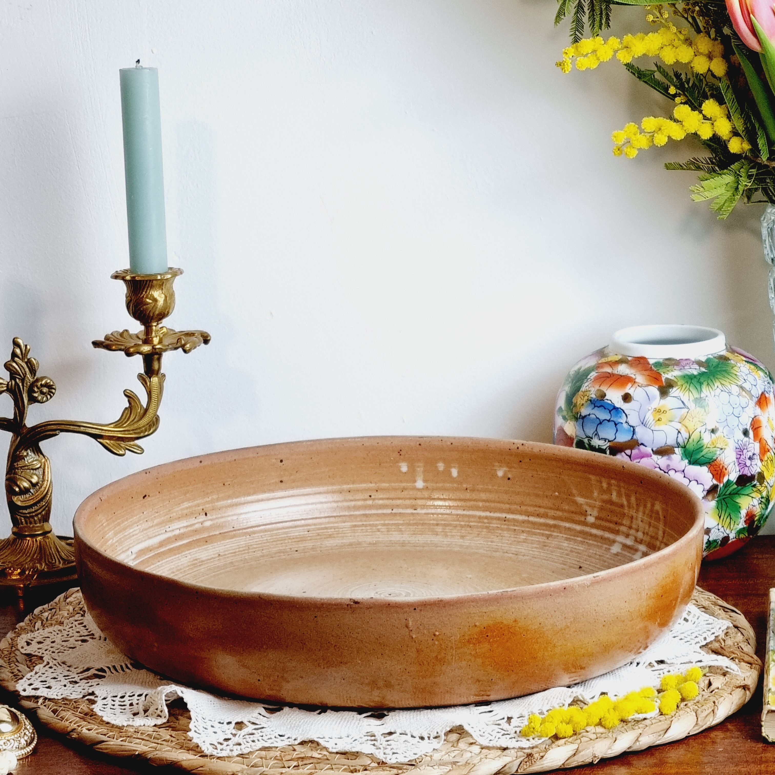 Hollow sandstone dish
