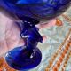 Coupe vintage La Rochère bleu cobalt sur pied