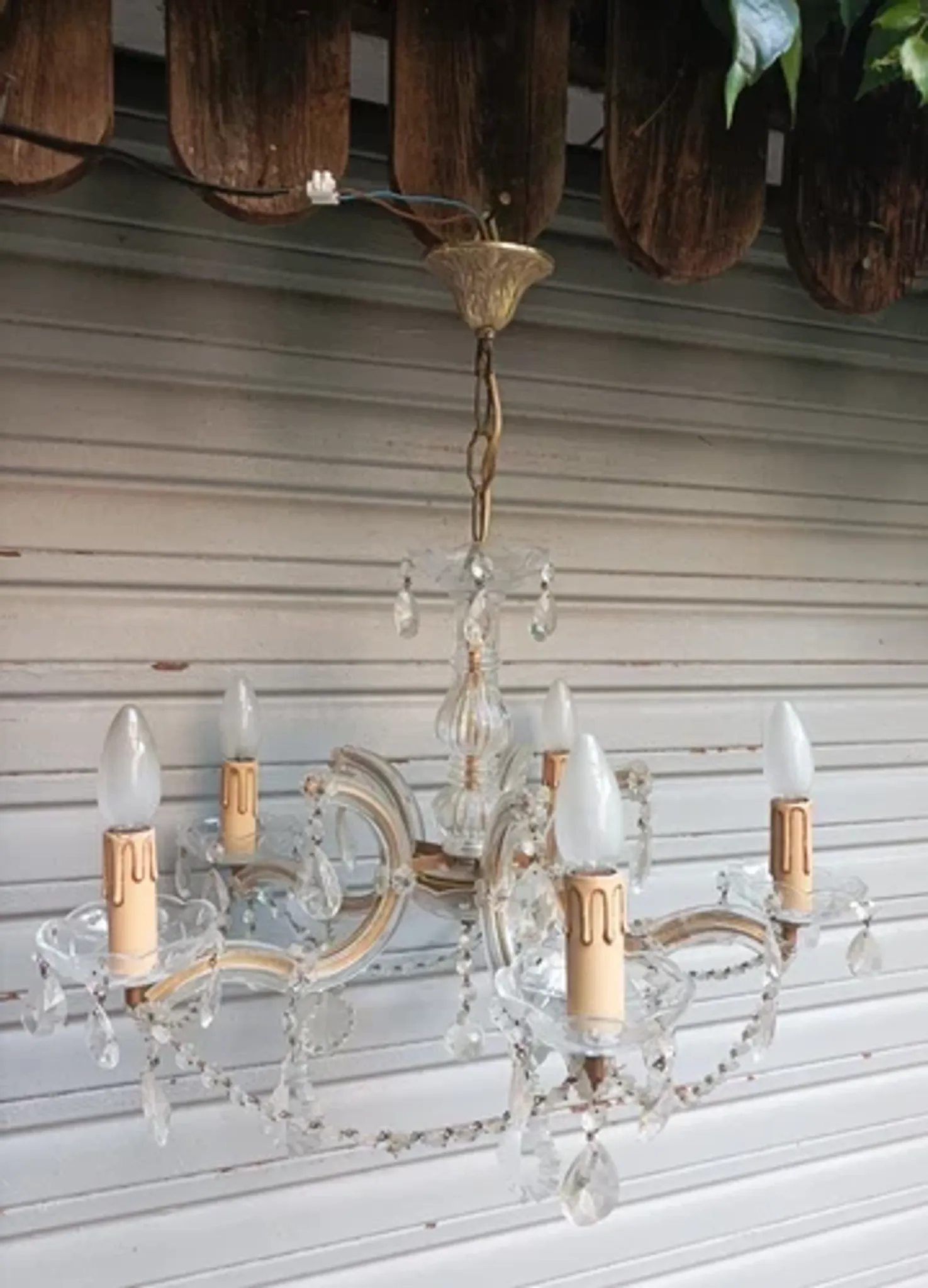 Very beautiful Venetian chandelier with 5 lights / complete and in working condition.