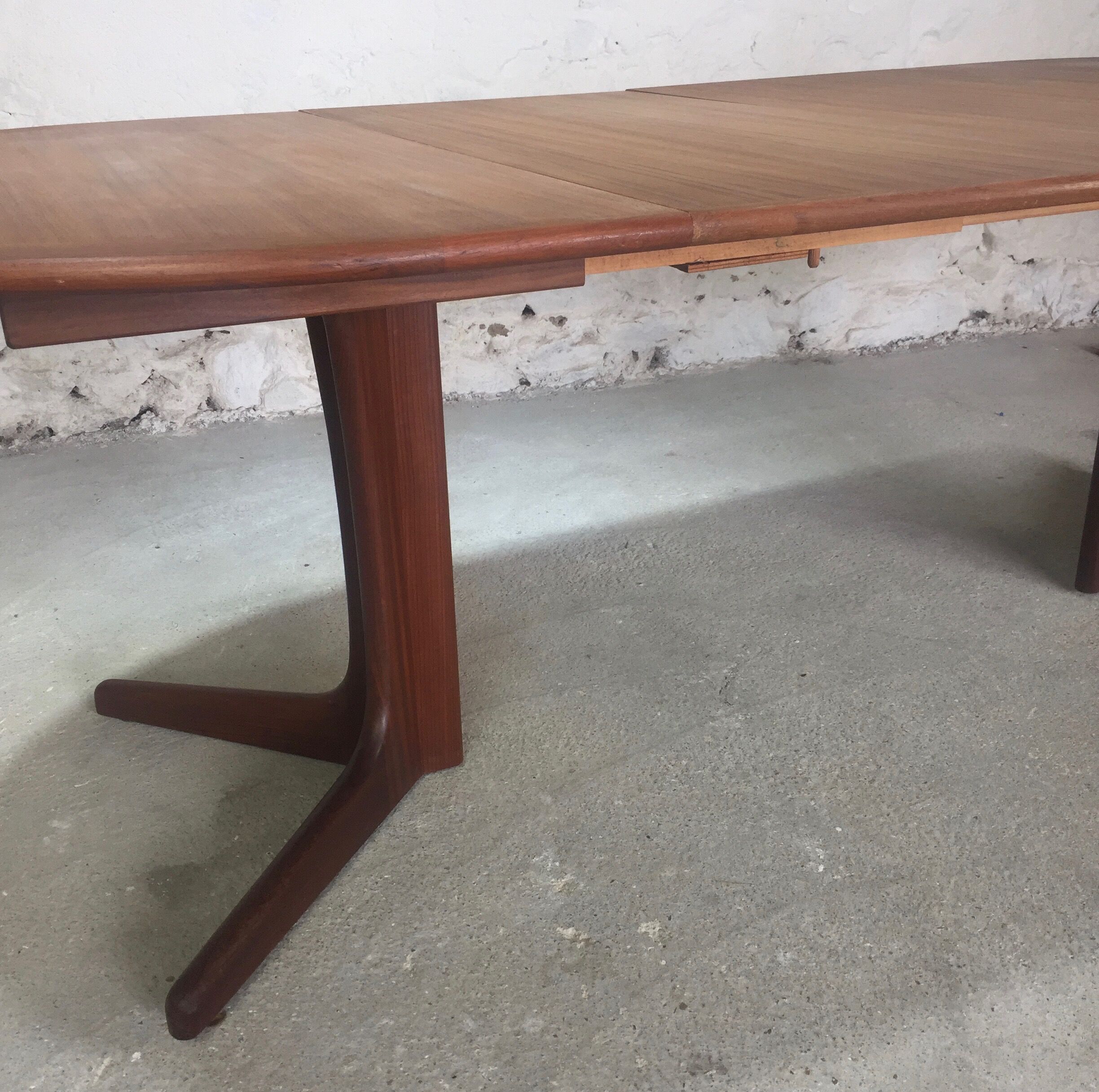 Scandinavian oval table in teak from the 1970s