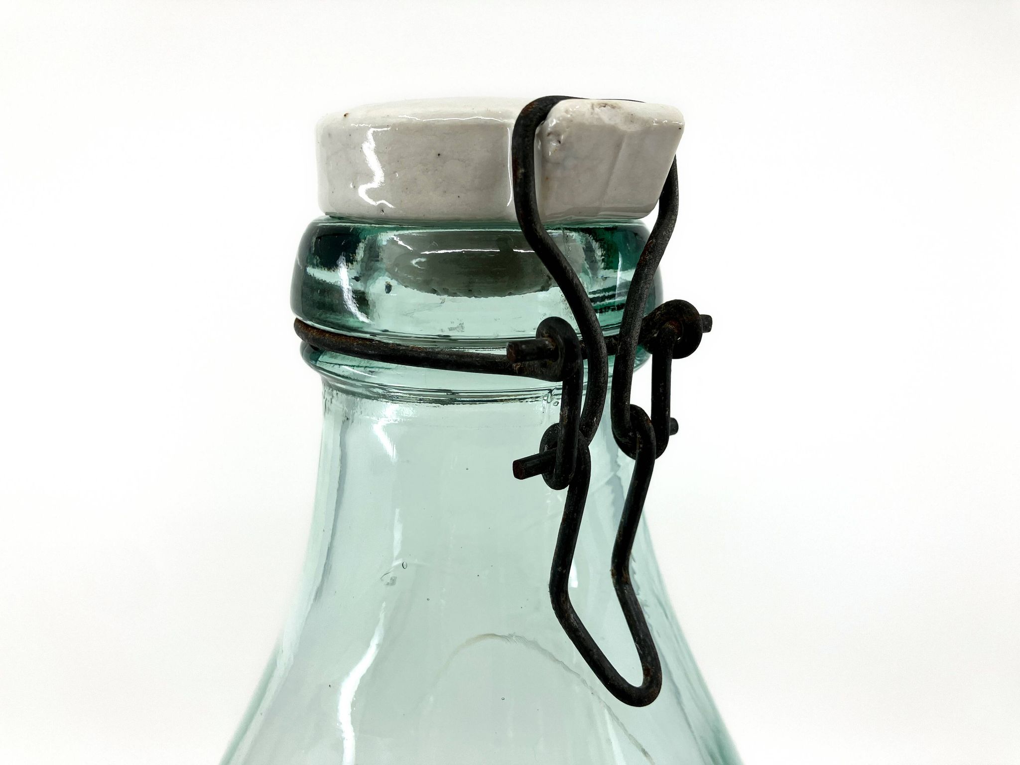 Grande bouteille "Mercur" en verre et bouchon en céramique • 2L • 1930