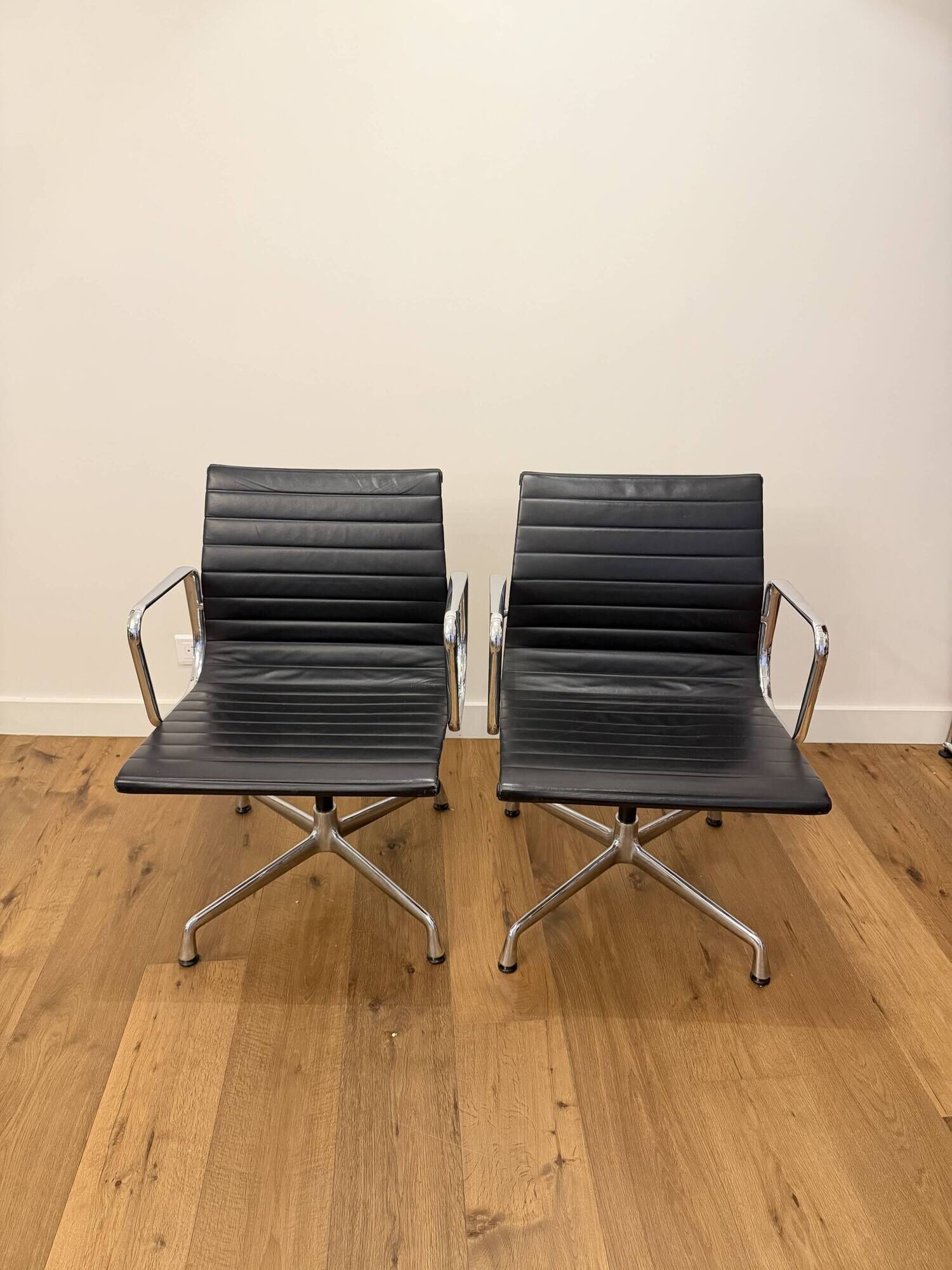 8 Aluminium Chairs EA