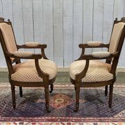 Paire de fauteuils Louis XVI début XXème en noyer