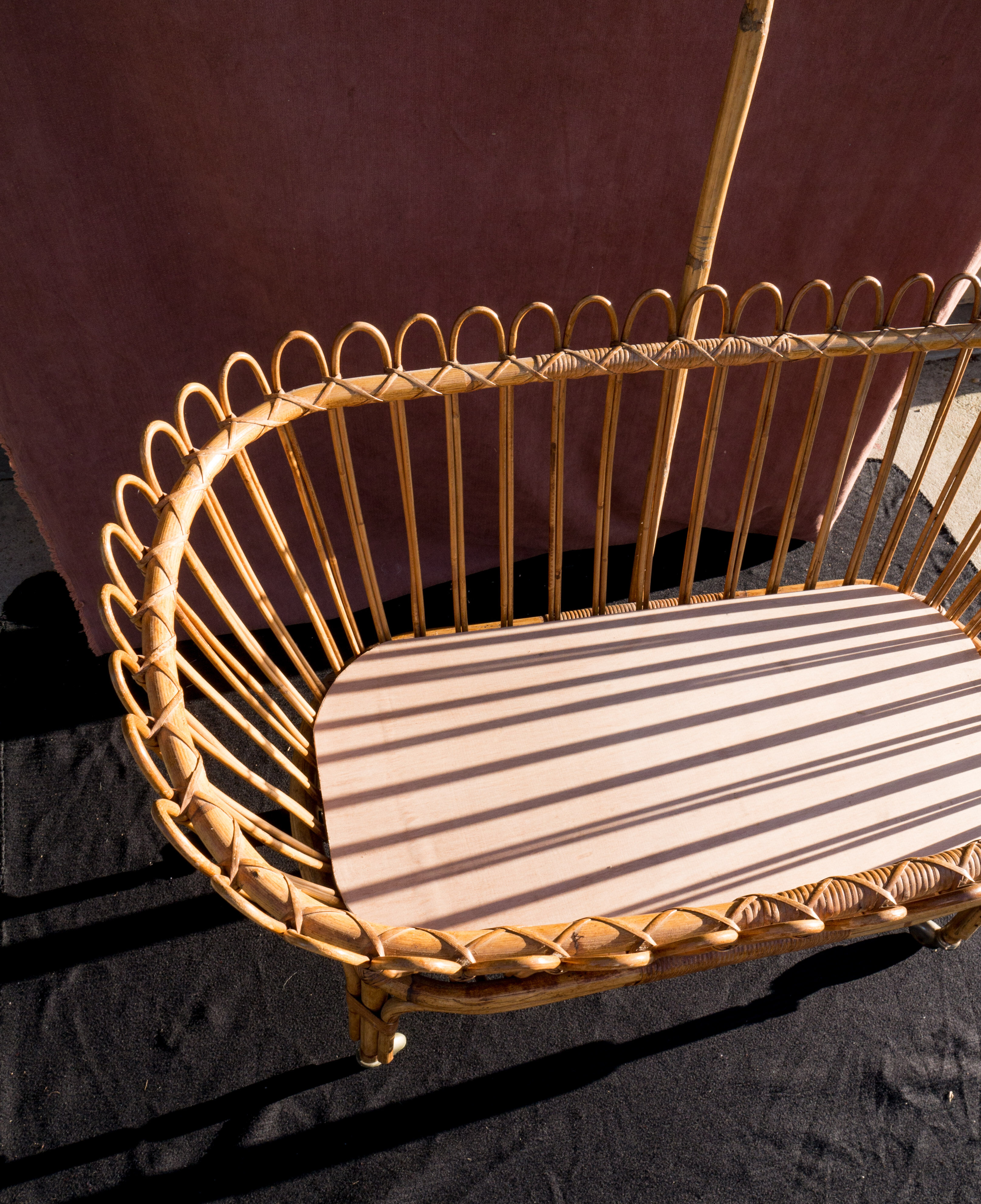 Cradle rattan on feet and swan neck