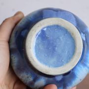 Petit vase en grès émaillé bleu nuancé