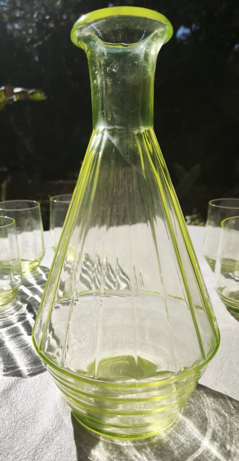 Art Deco liqueur service in opaline