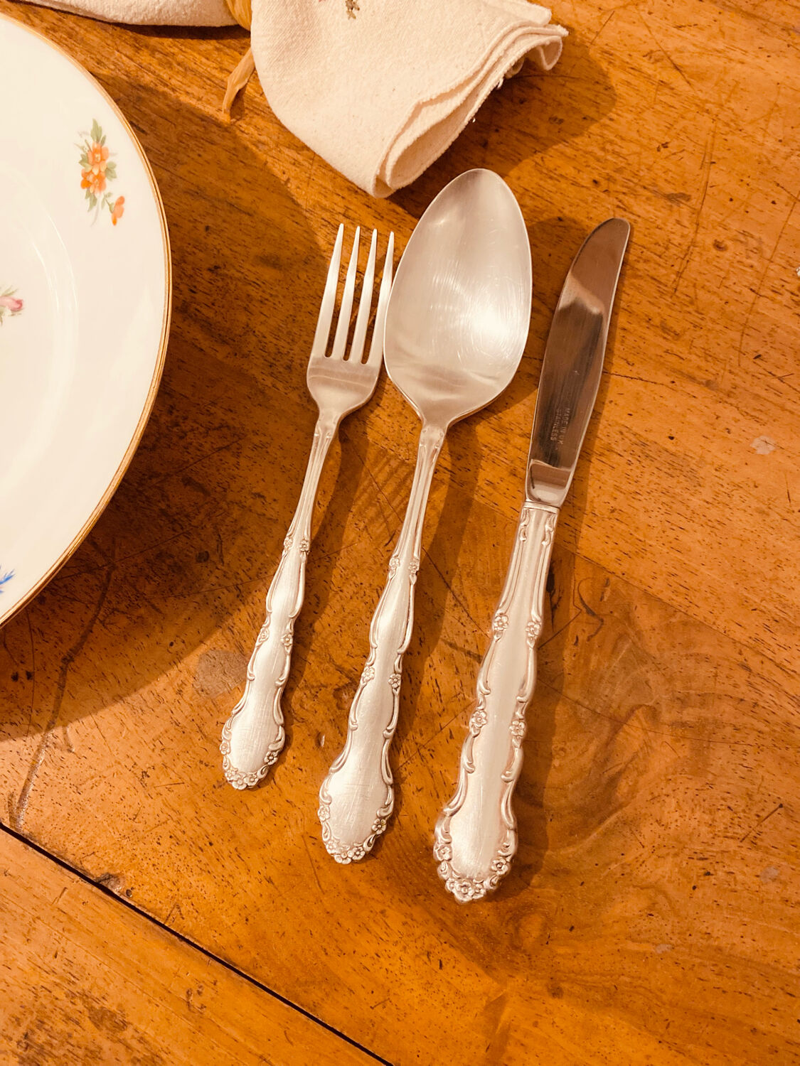 Silver cutlery for 12 guests