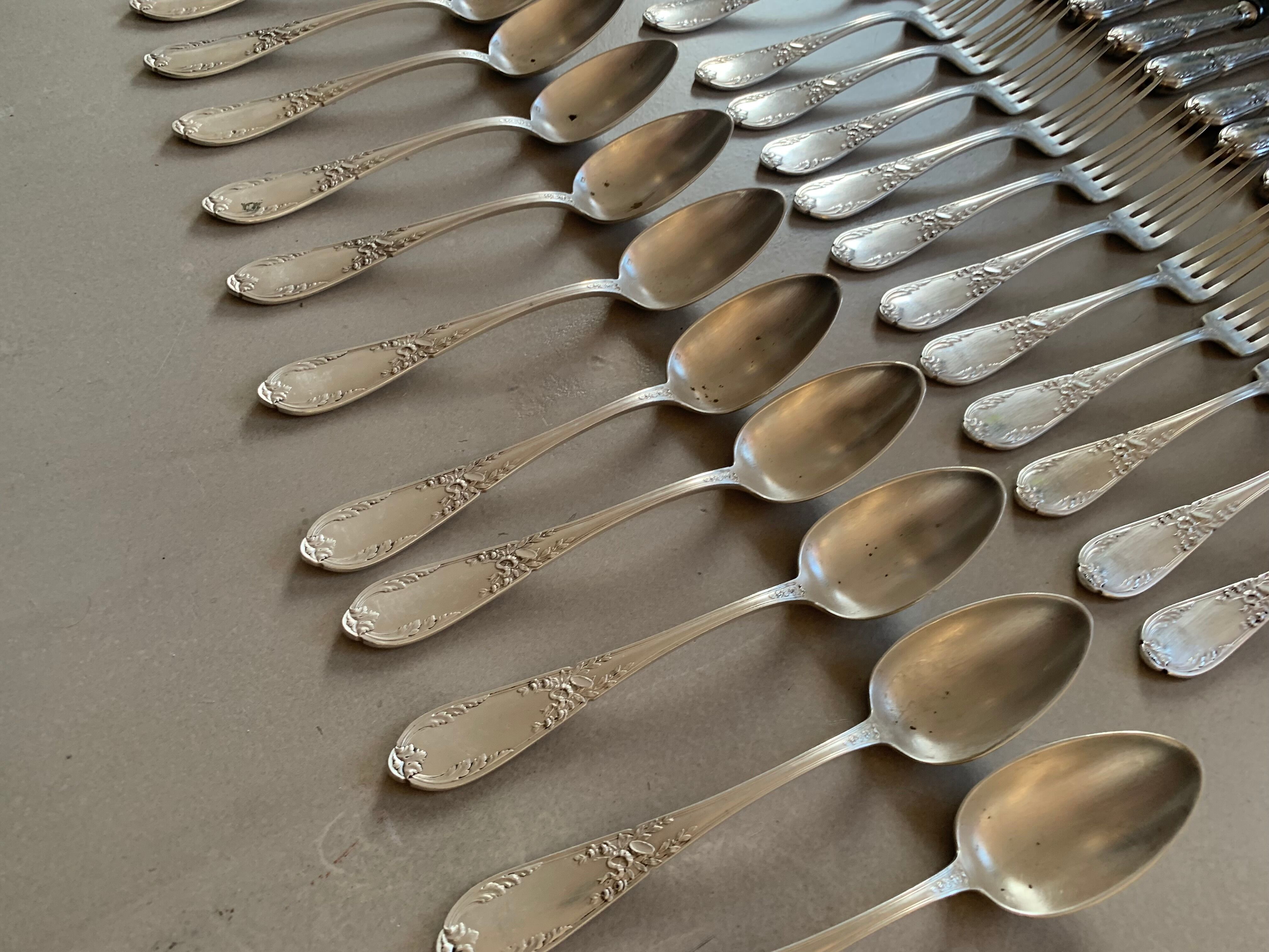 Housewife 35 place settings SFAM
