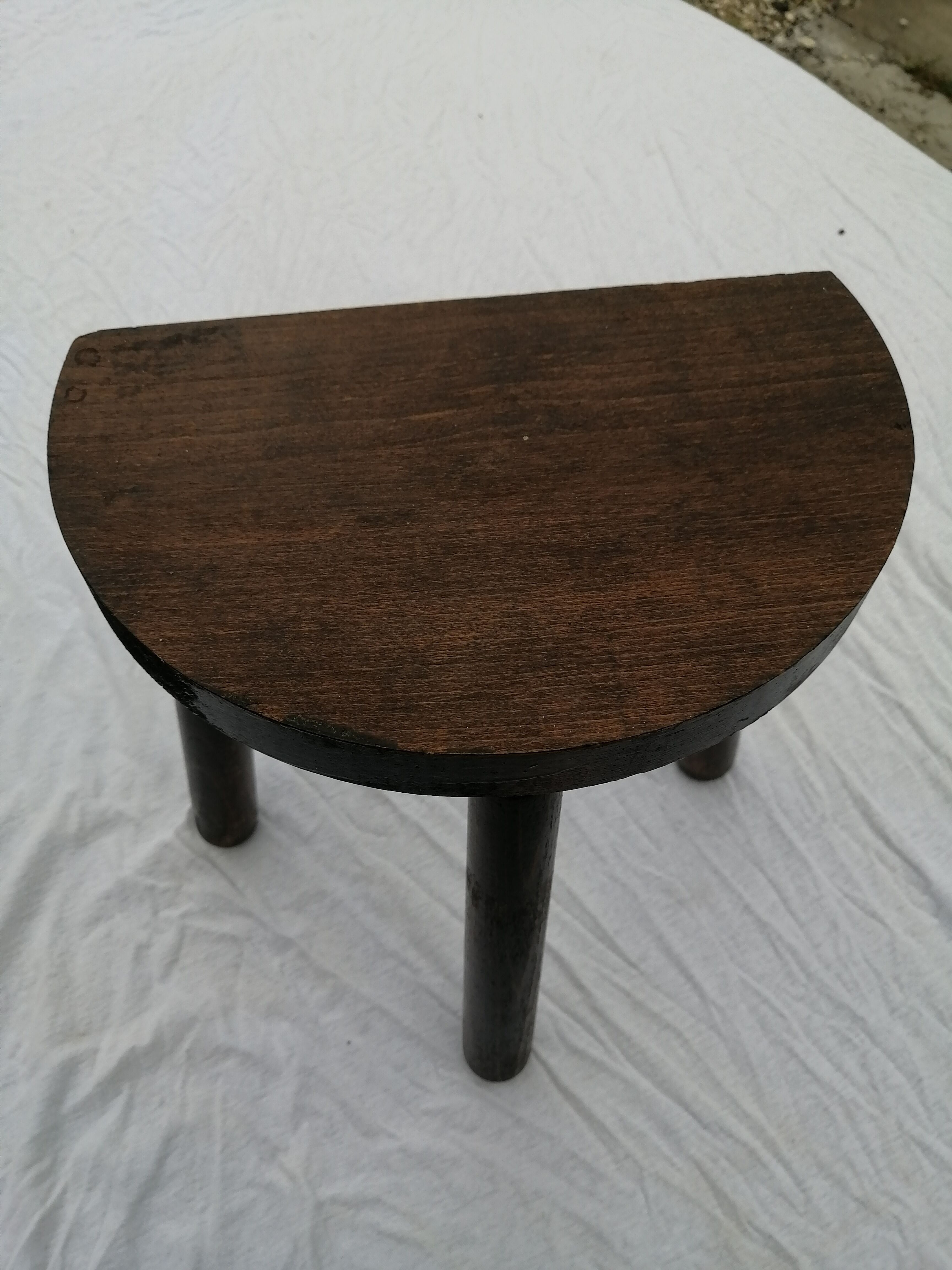 Tabouret en bois demi lune