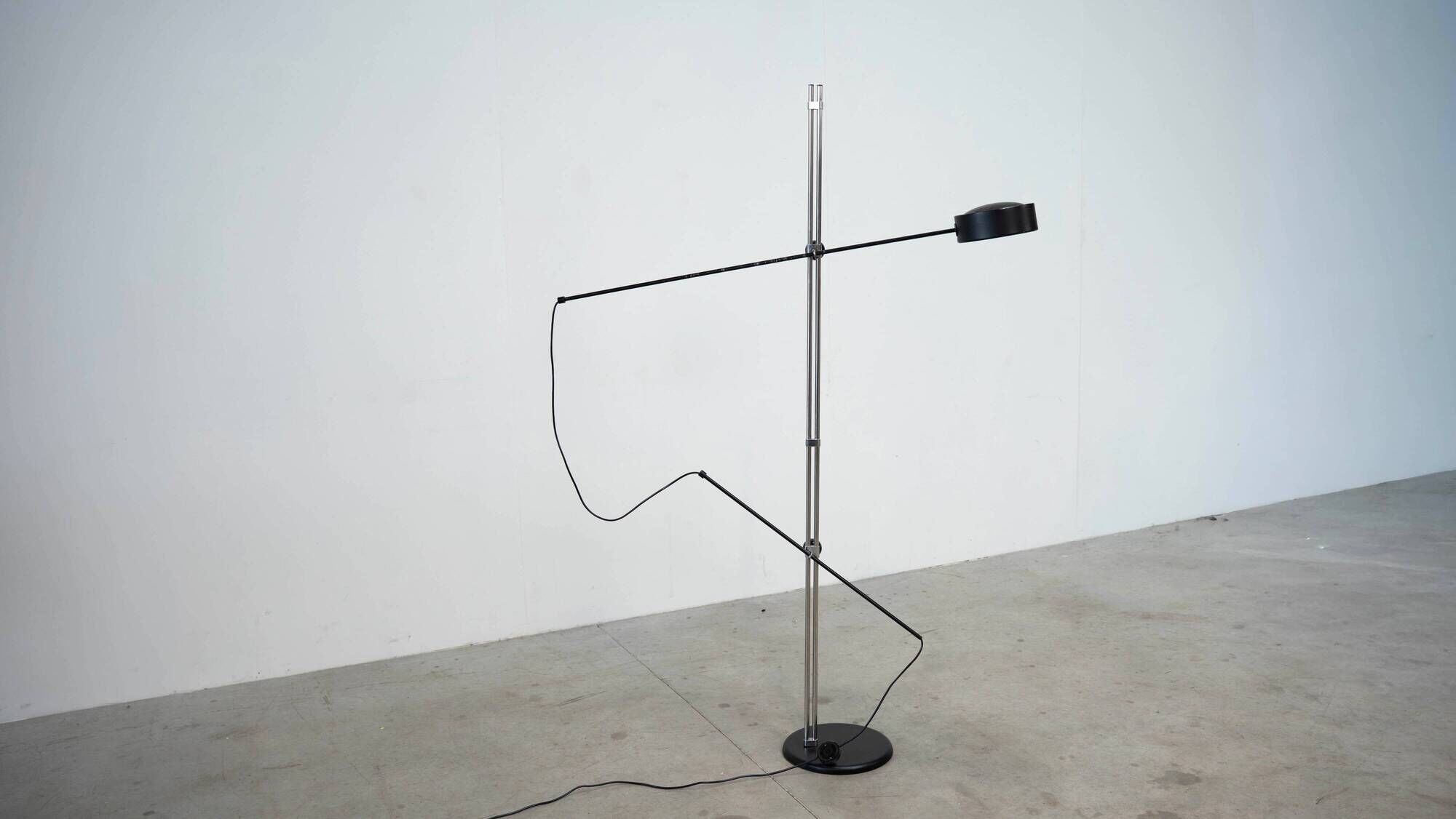 Lampe de sol architecturale par Reggiani