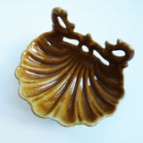 Enamelled cast iron shell soap port