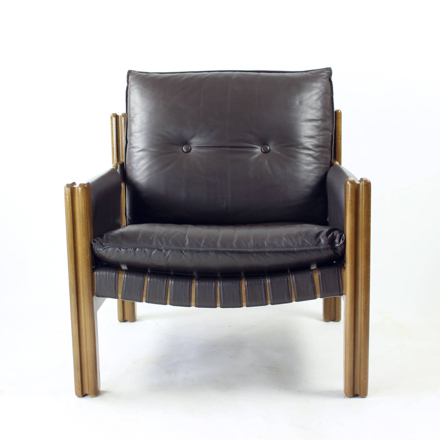 Lot de 2 chaises longues en cuir marron et noyer par Ton, Tchécoslovaquie