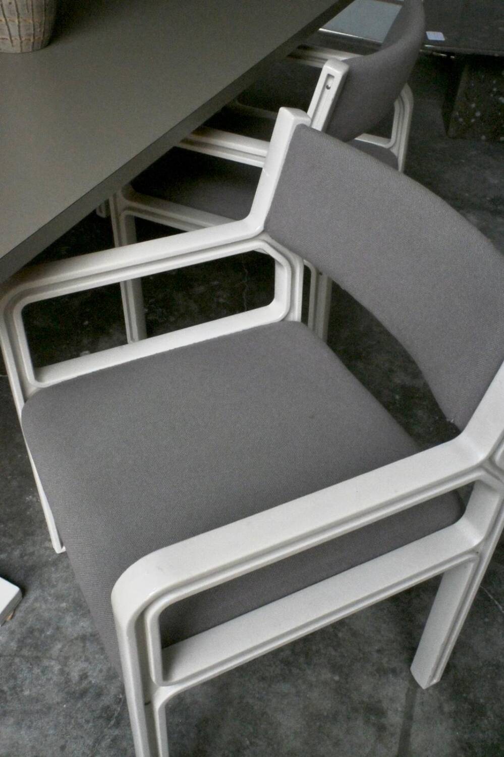 Dining table set and 4 dining chairs by Pierre Mennen for Pastoe.