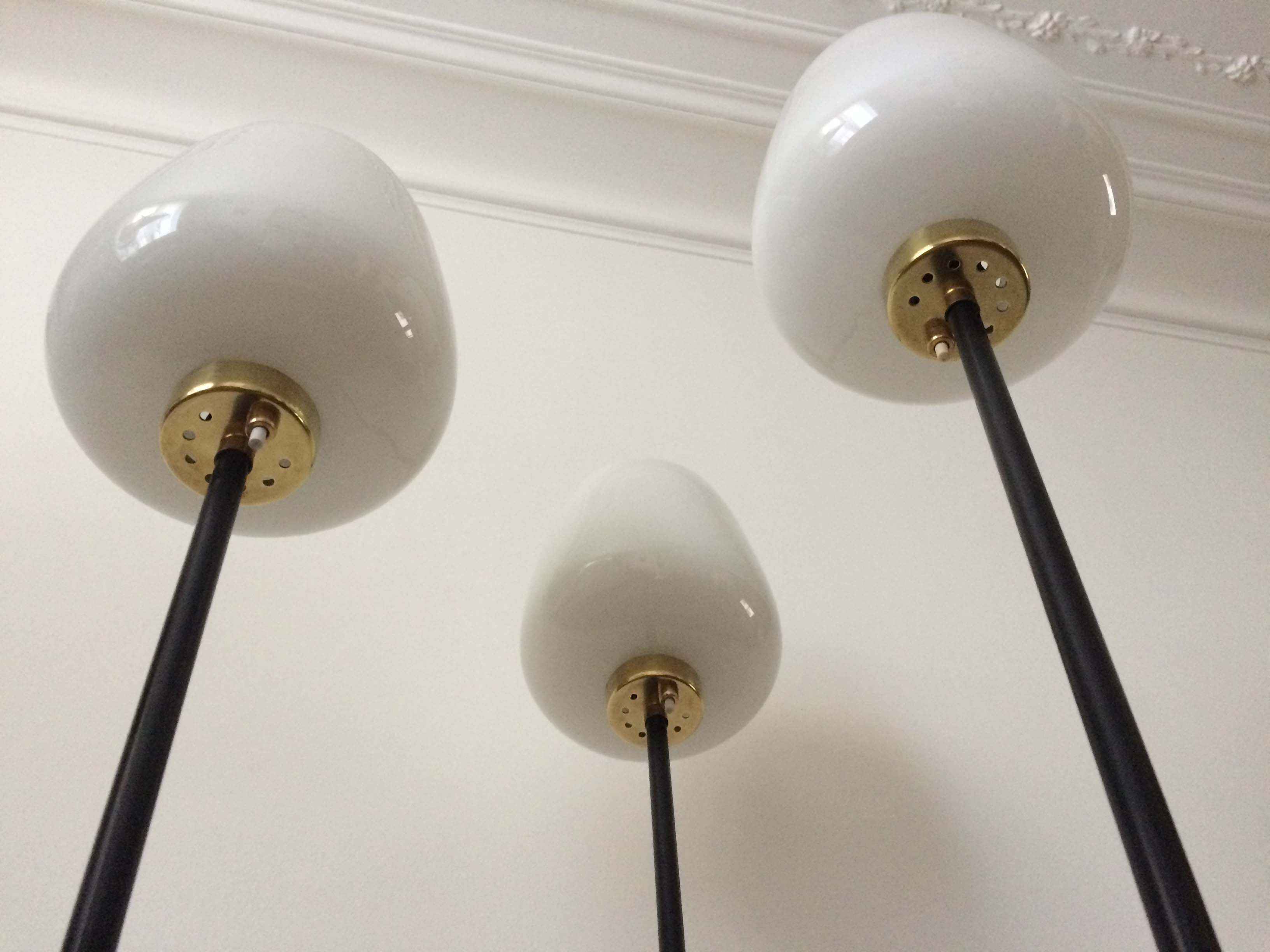 Italian 3-branch lamppost with opaline 1960