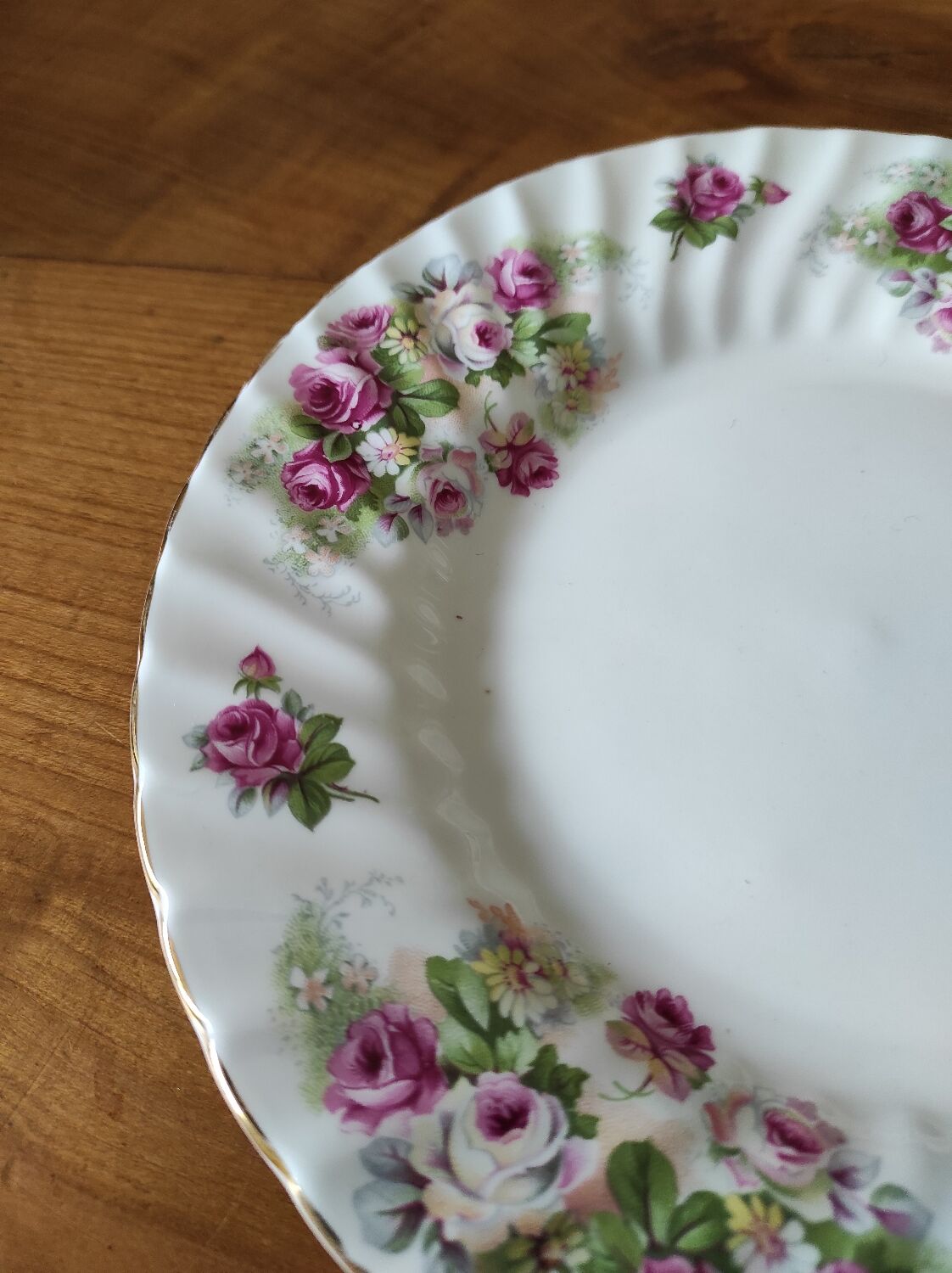 Crownford Giftware Corp Plate