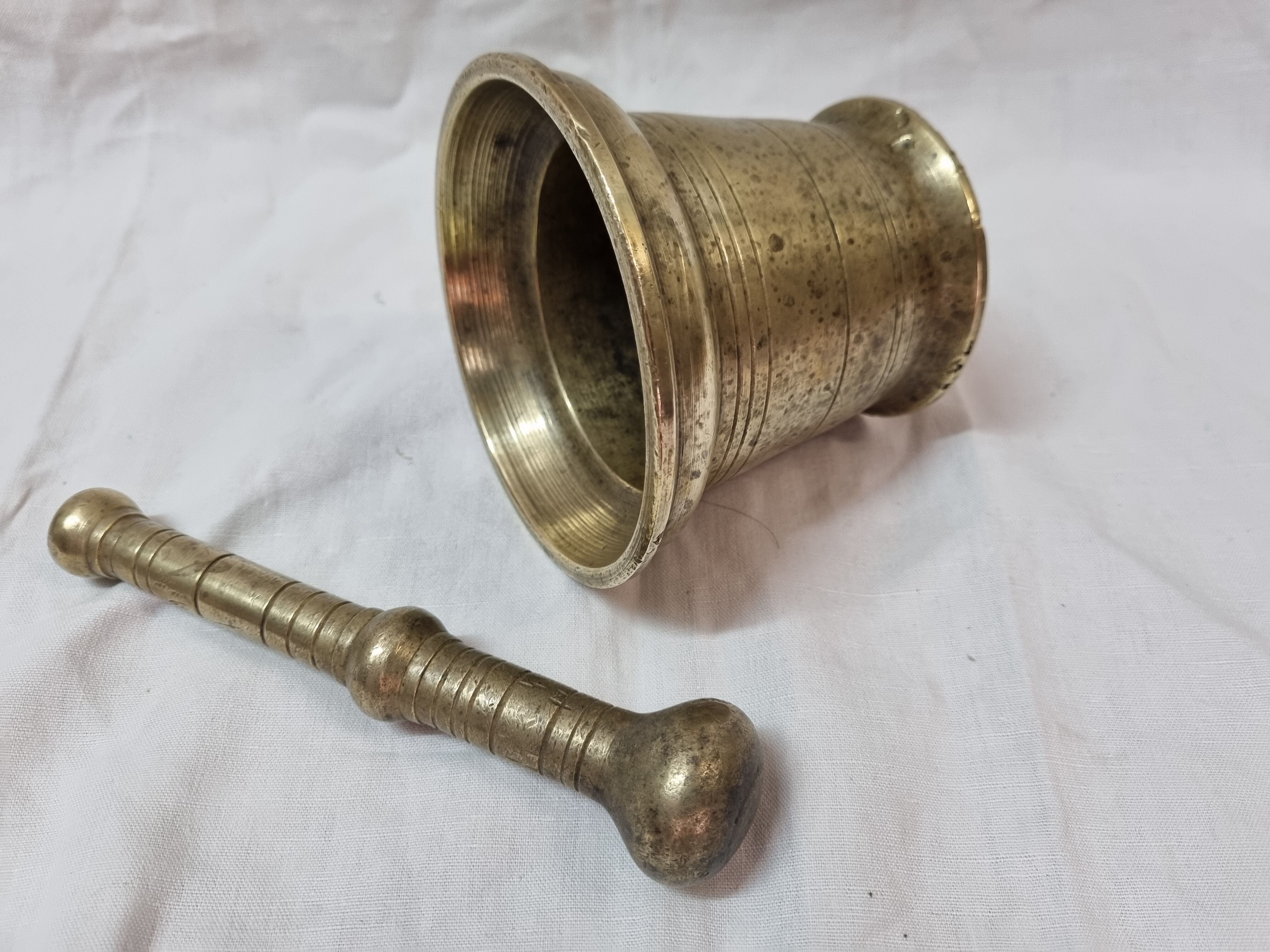 Pilon en bronze, mortier d'apothicaire