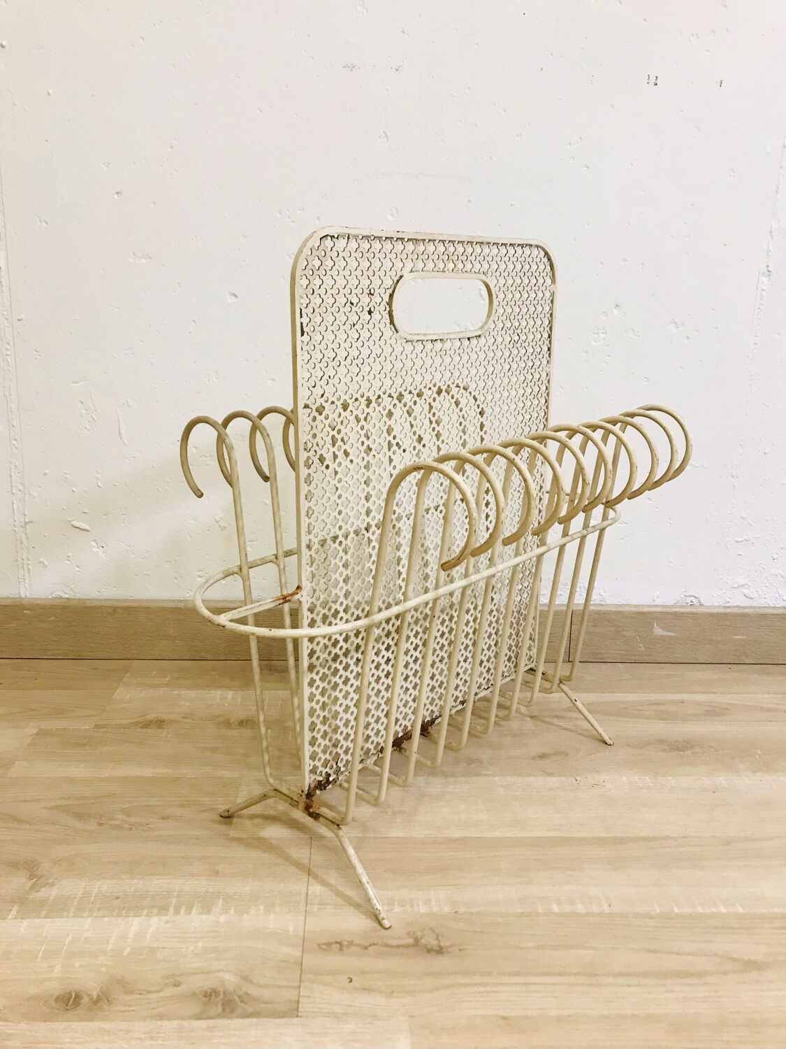 Mategot Mathieu Garlic Cap Magazine Rack