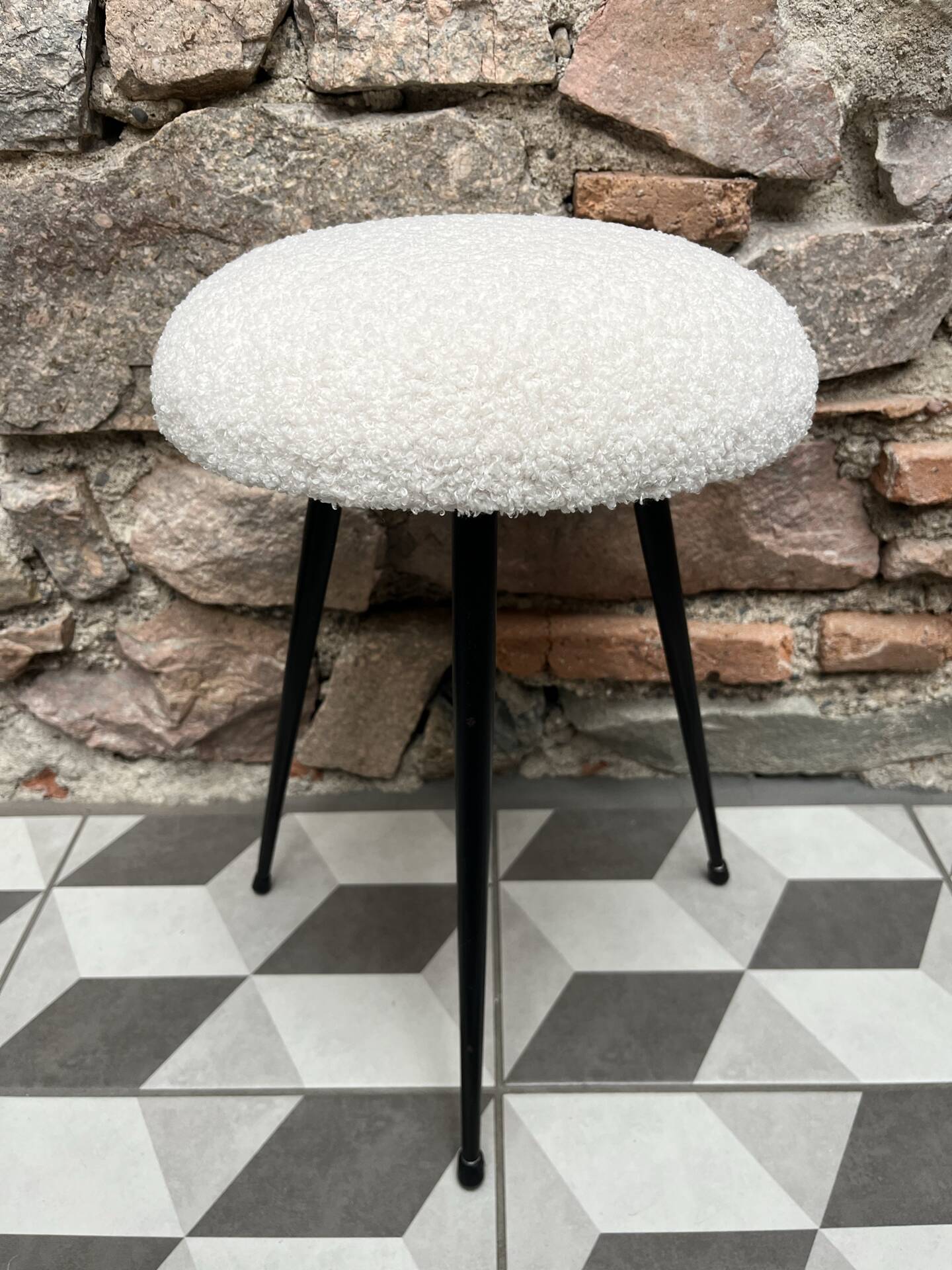 Tabouret tripode métal assise bouclette neuve