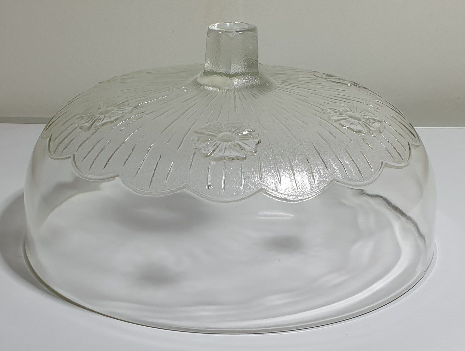 XXL cheese bell in vintage moulded glass