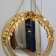 Vintage round illuminated mirror in gold metal with rose decoration.