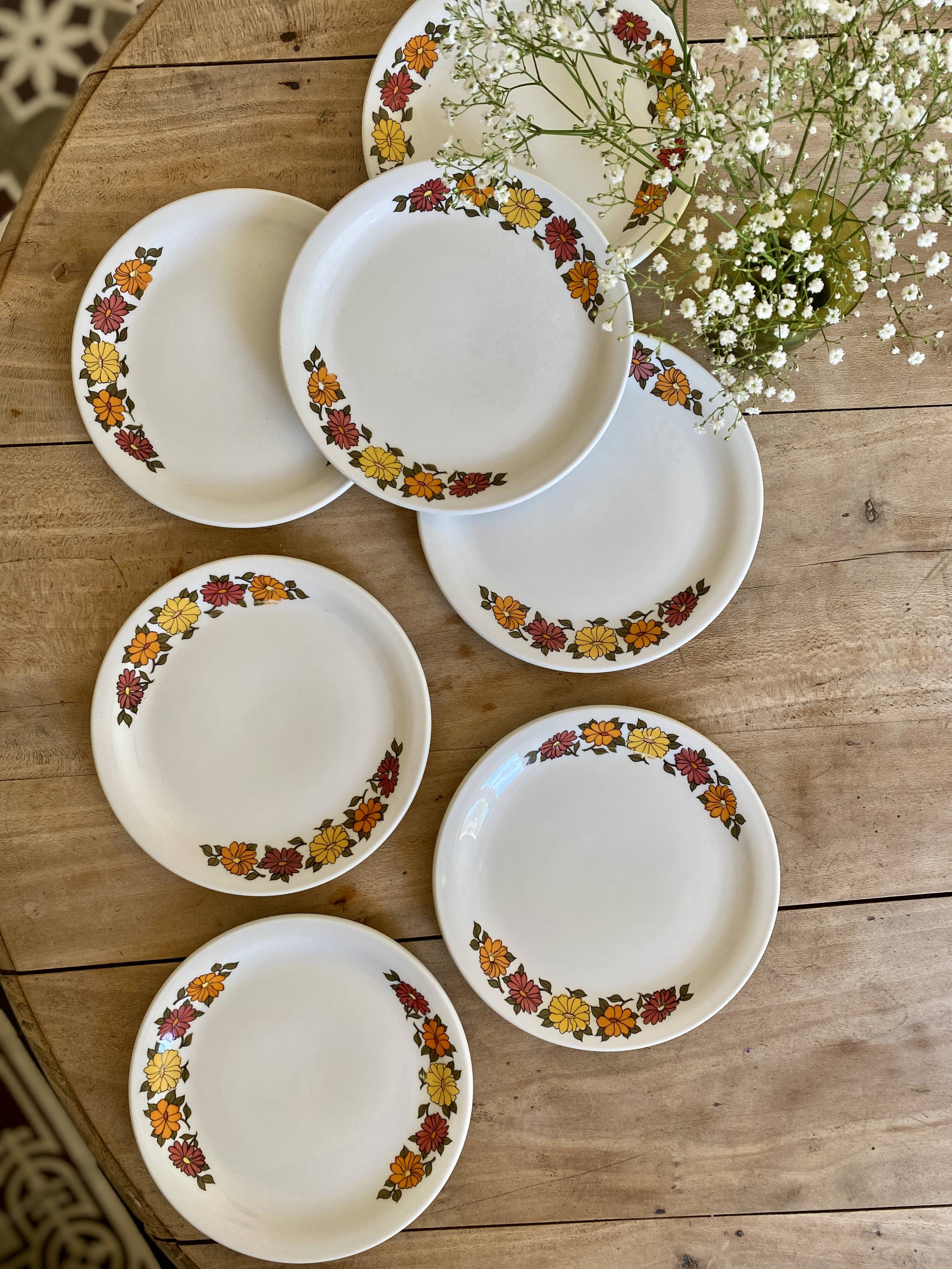 Set of 7 vintage dessert plates