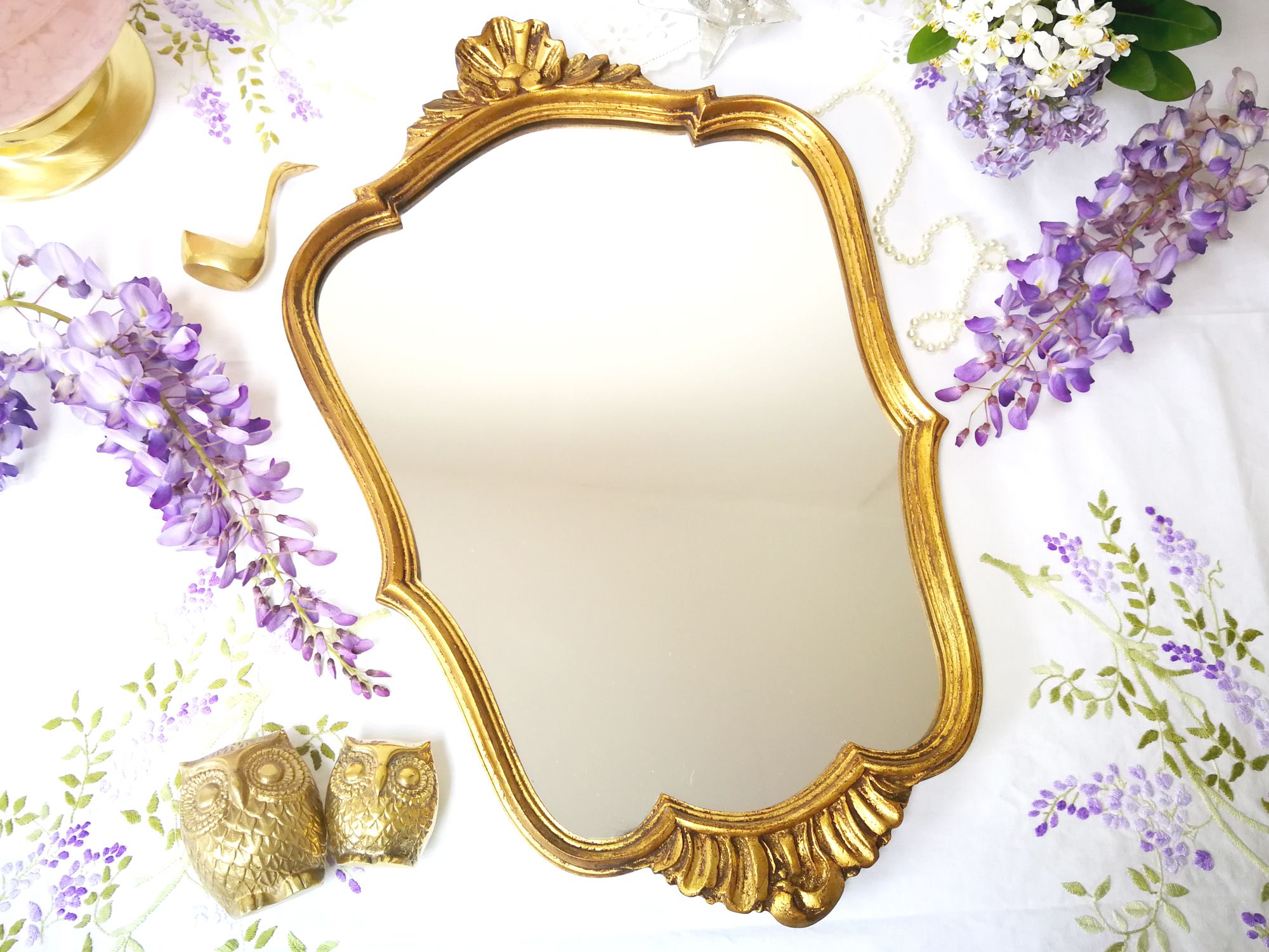 Baroque-style wall mirror / H49 cm x 30 cm /Decor shell and foliage / Golden with gold leaf