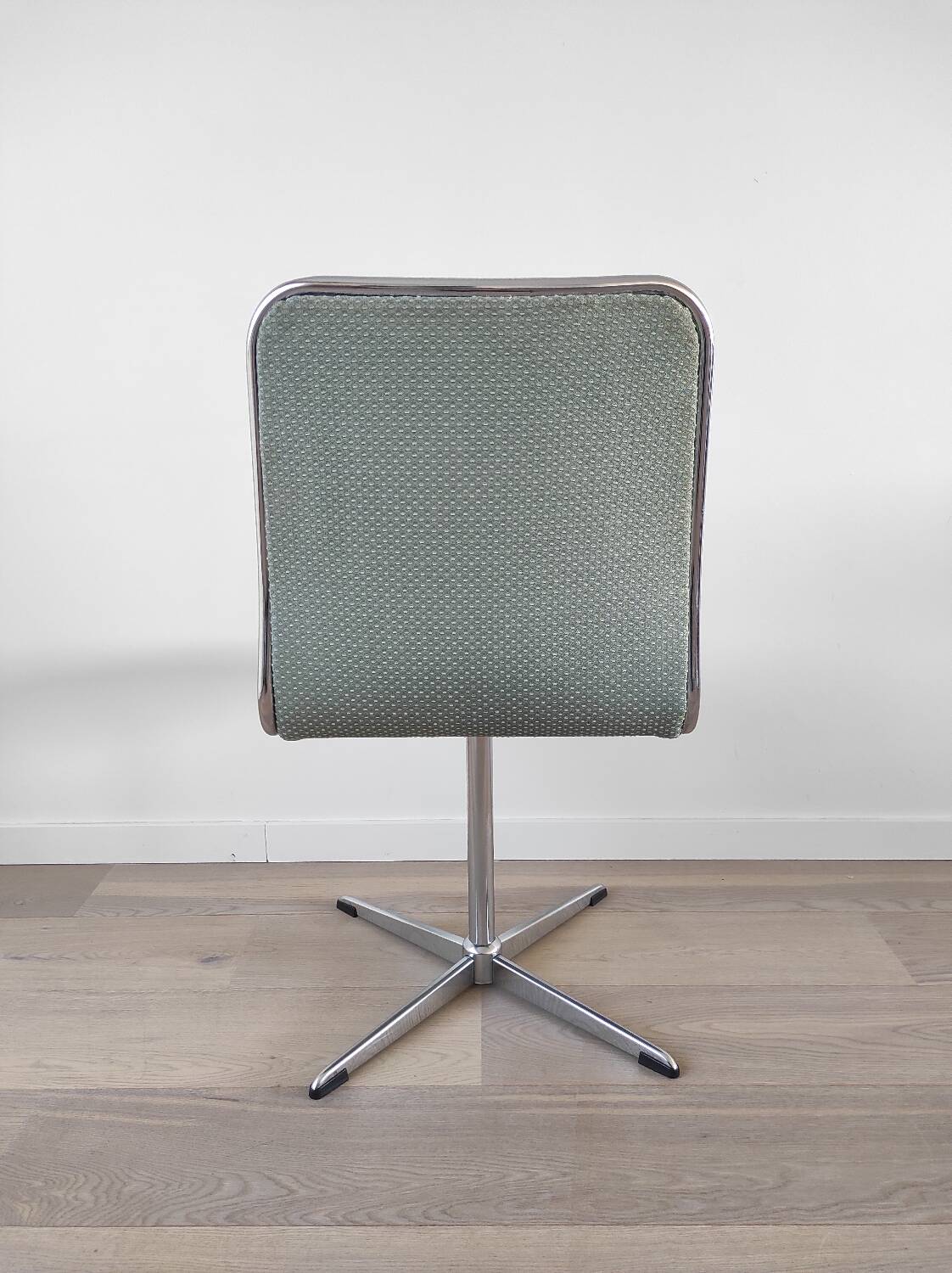 Suite de 6 chaises pivotantes Roche Bobois, 70's