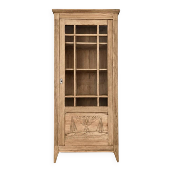 Armoire vitrée parisienne