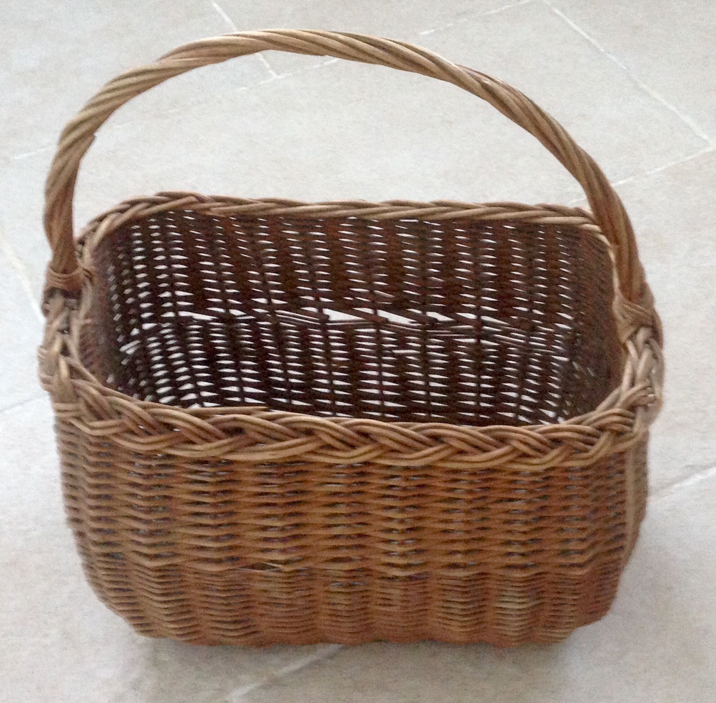 Panier en osier ancien