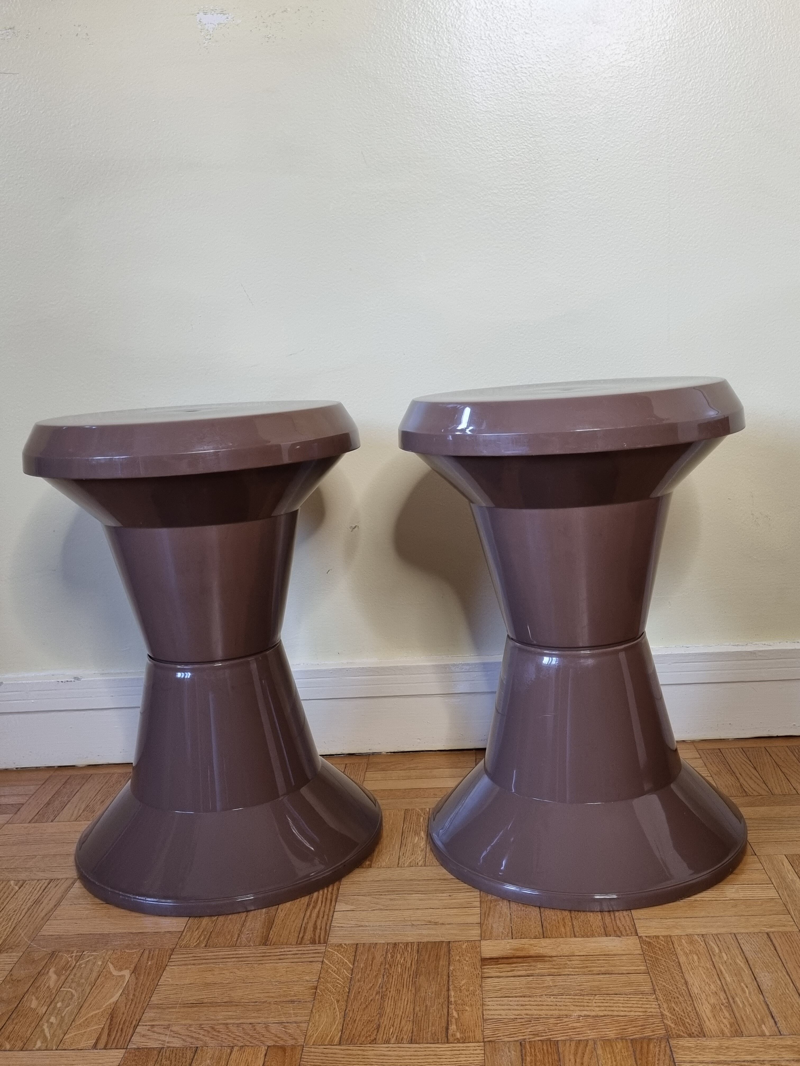 Pair of diabolo stools Giganplast, Italy, Space age