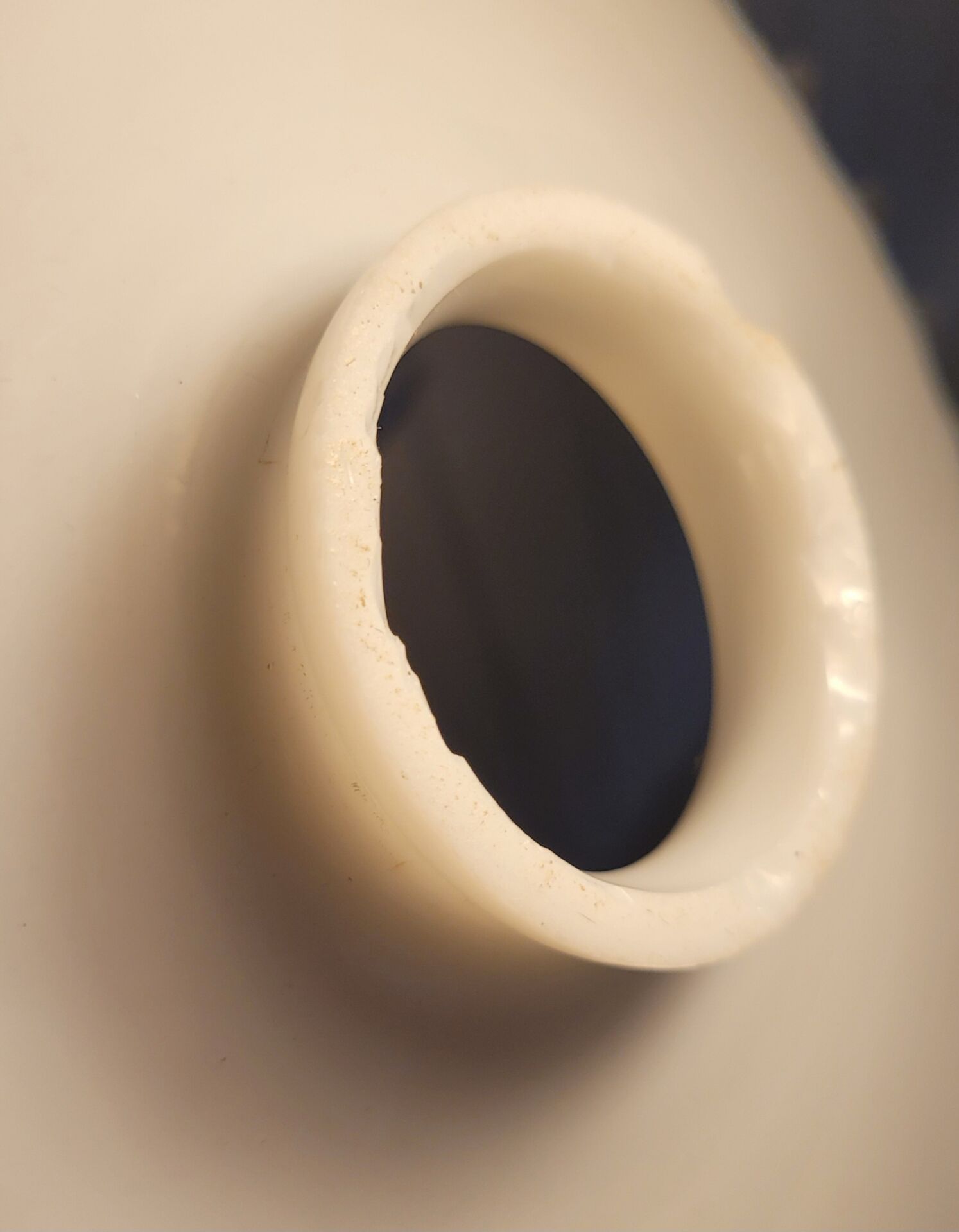 White opaline lampshade with a scalloped edge Ø 25.5 cm, first half of the 20th century.