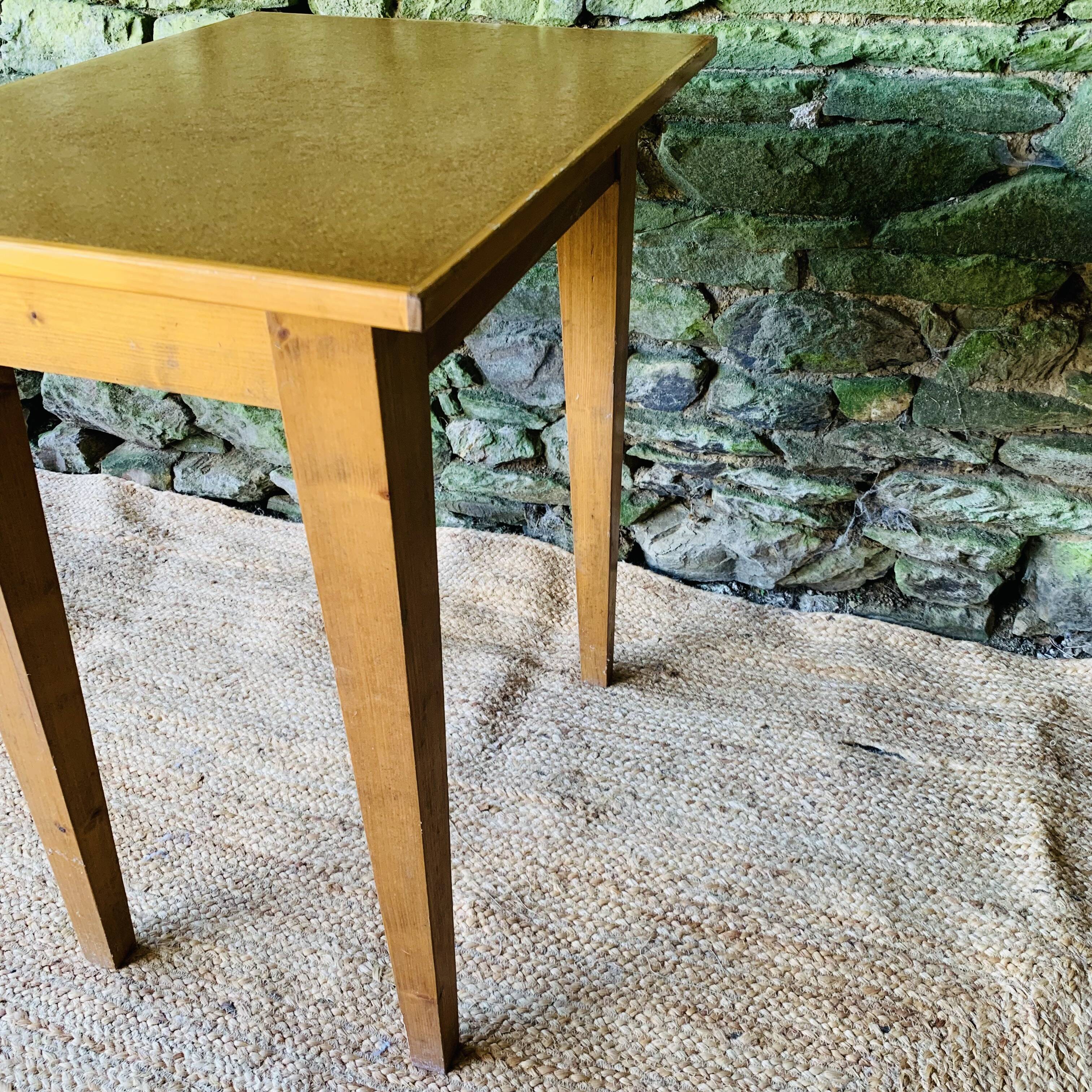 Petite table vintage