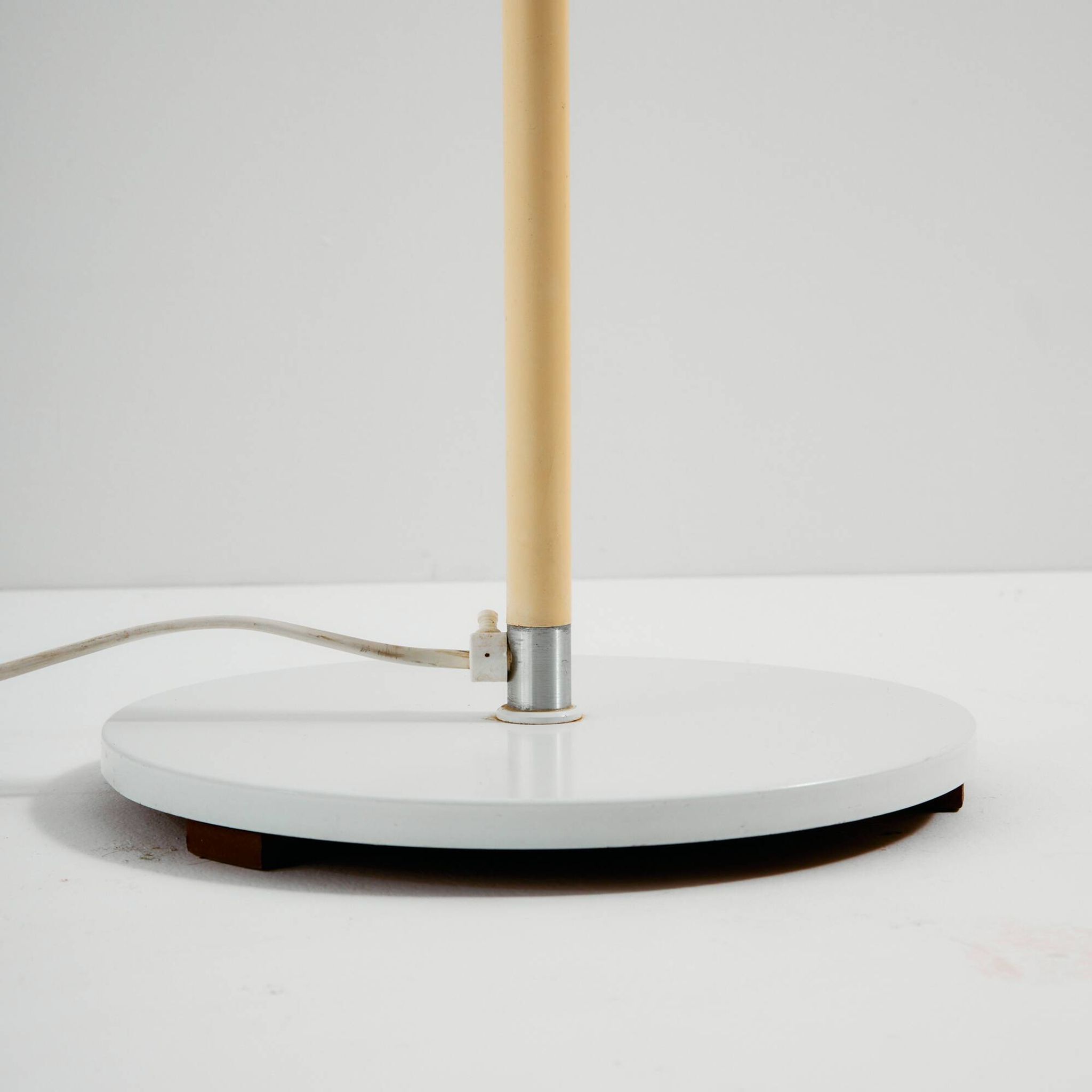 MK9971 1044-G aluminium floor lamp by Frandsen