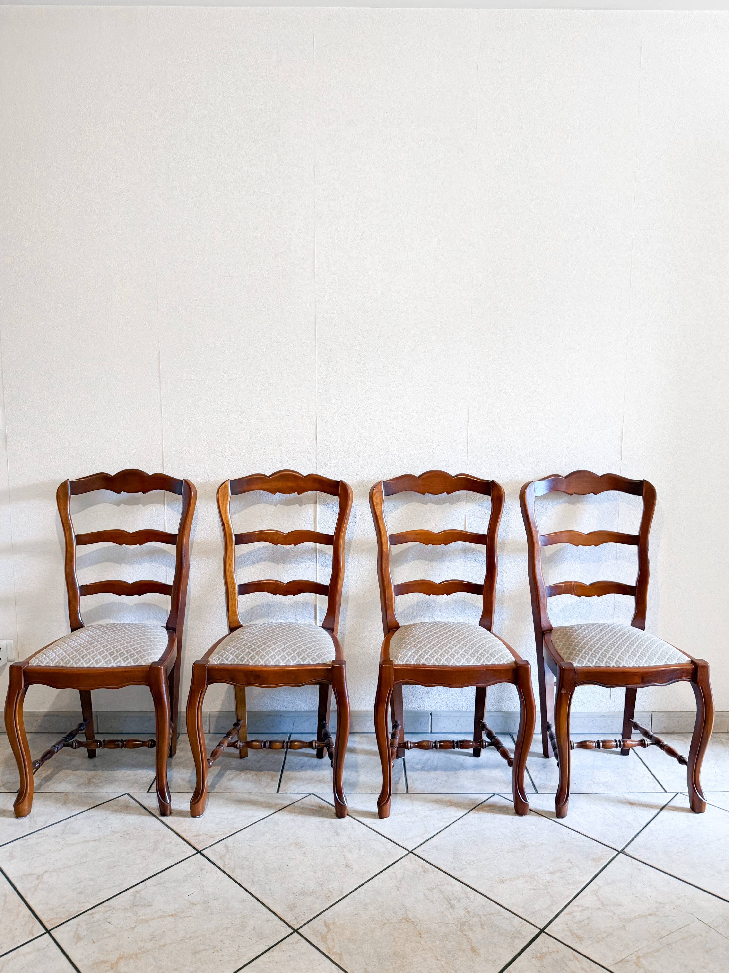 Chaise en bois et velour style Louis xv