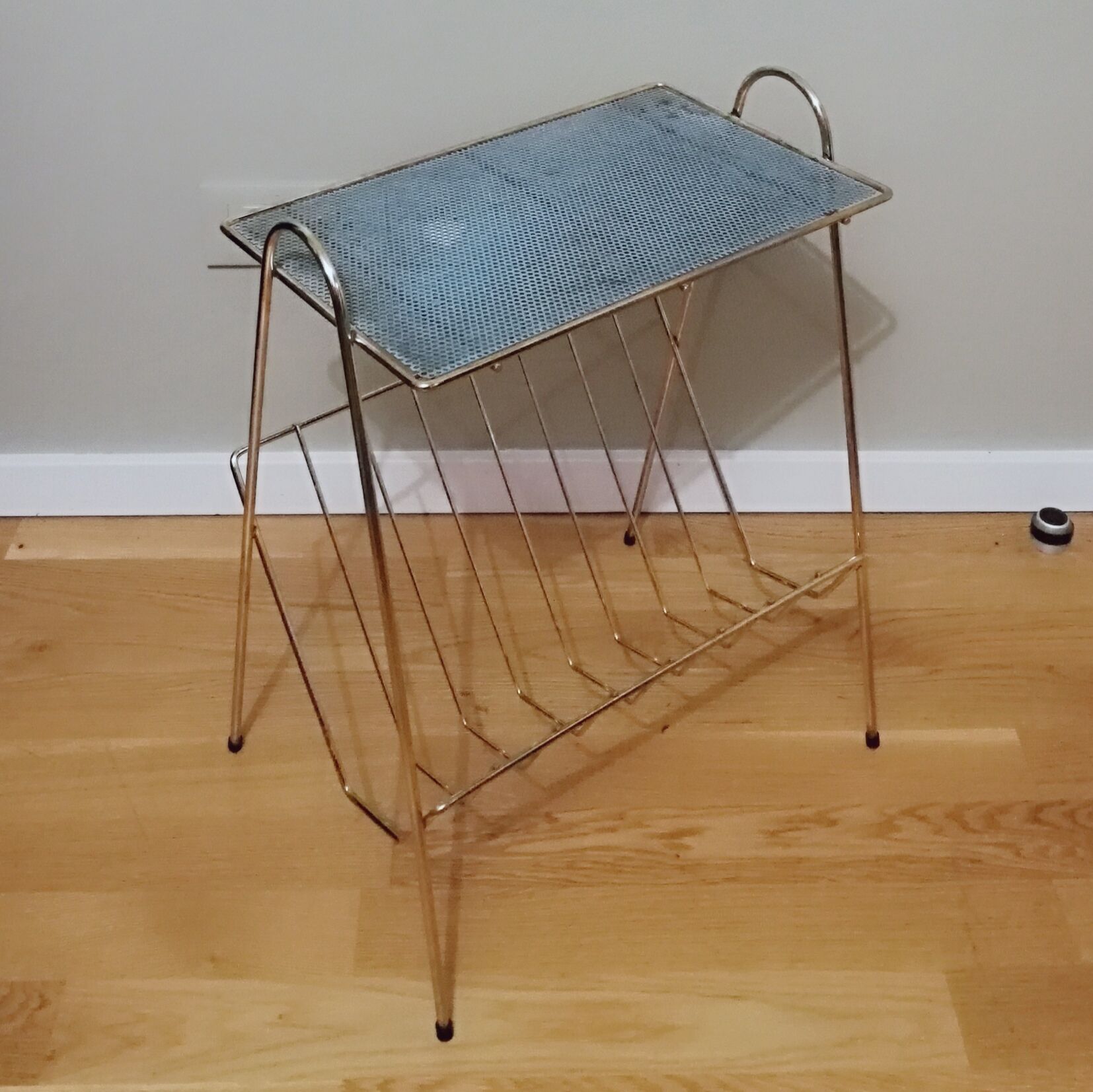 Coffee table door vintage magazines