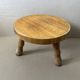 Petit tabouret en bois massif