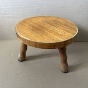 Petit tabouret en bois massif